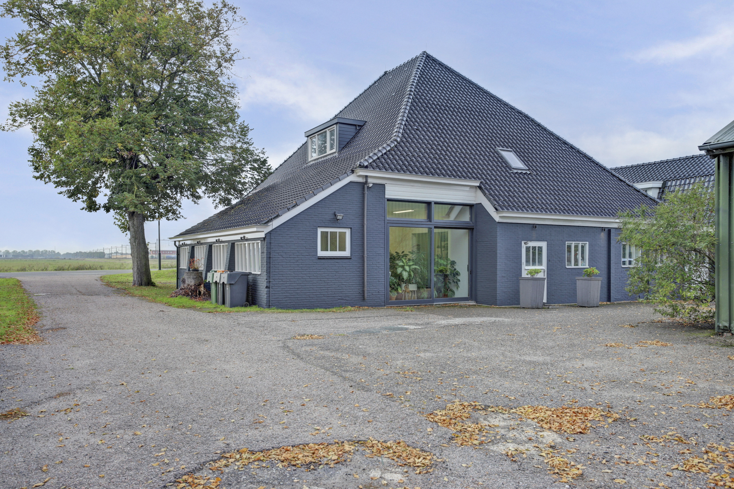 '$houseDetails->street_name'.' '.'$houseDetails->number'