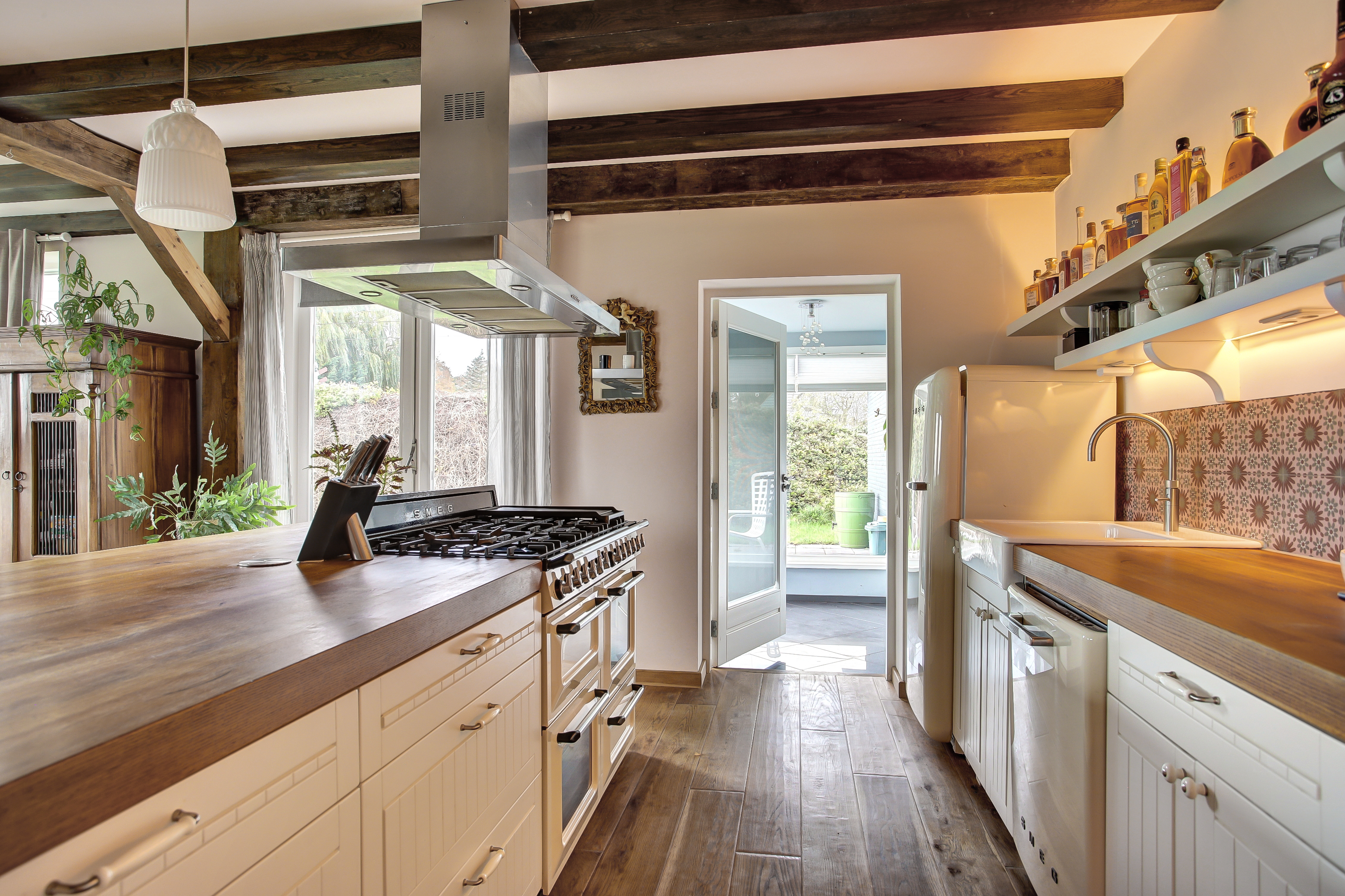 '$houseDetails->street_name'.' '.'$houseDetails->number'