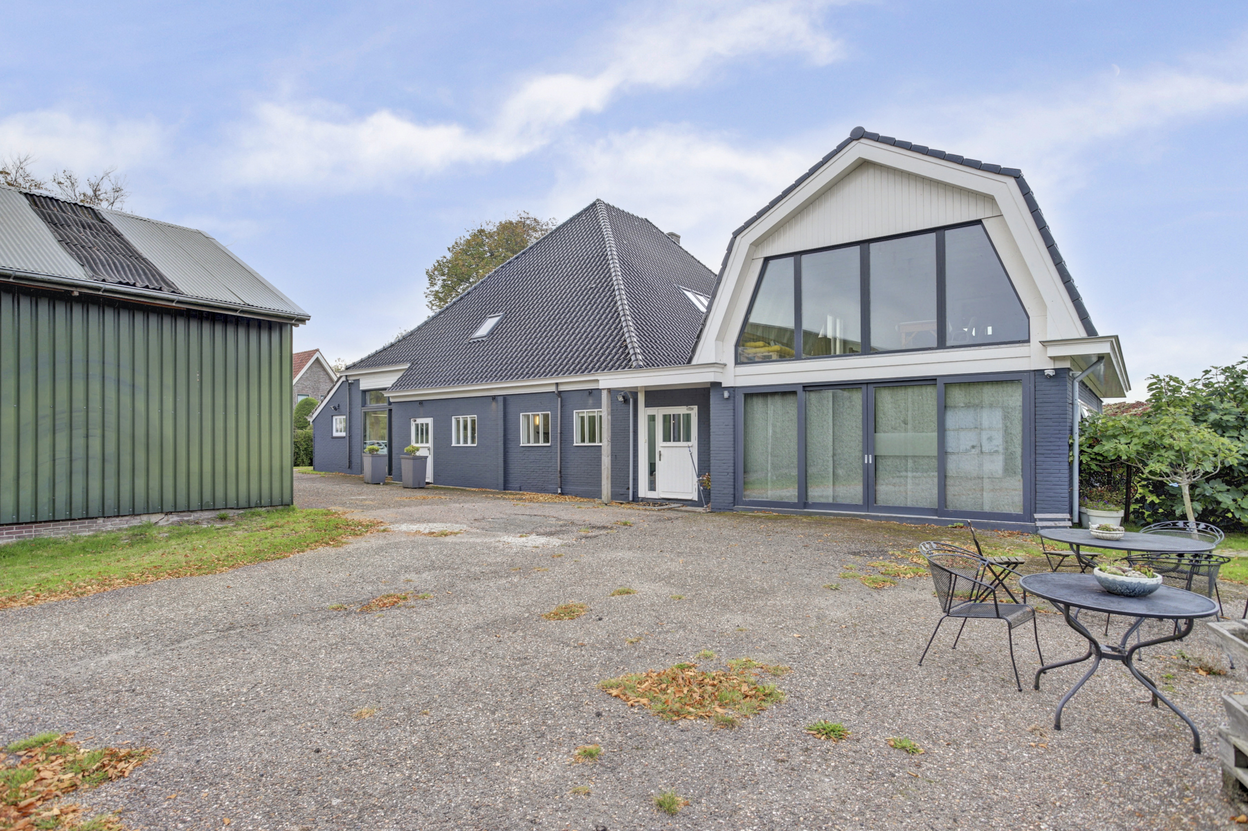 '$houseDetails->street_name'.' '.'$houseDetails->number'