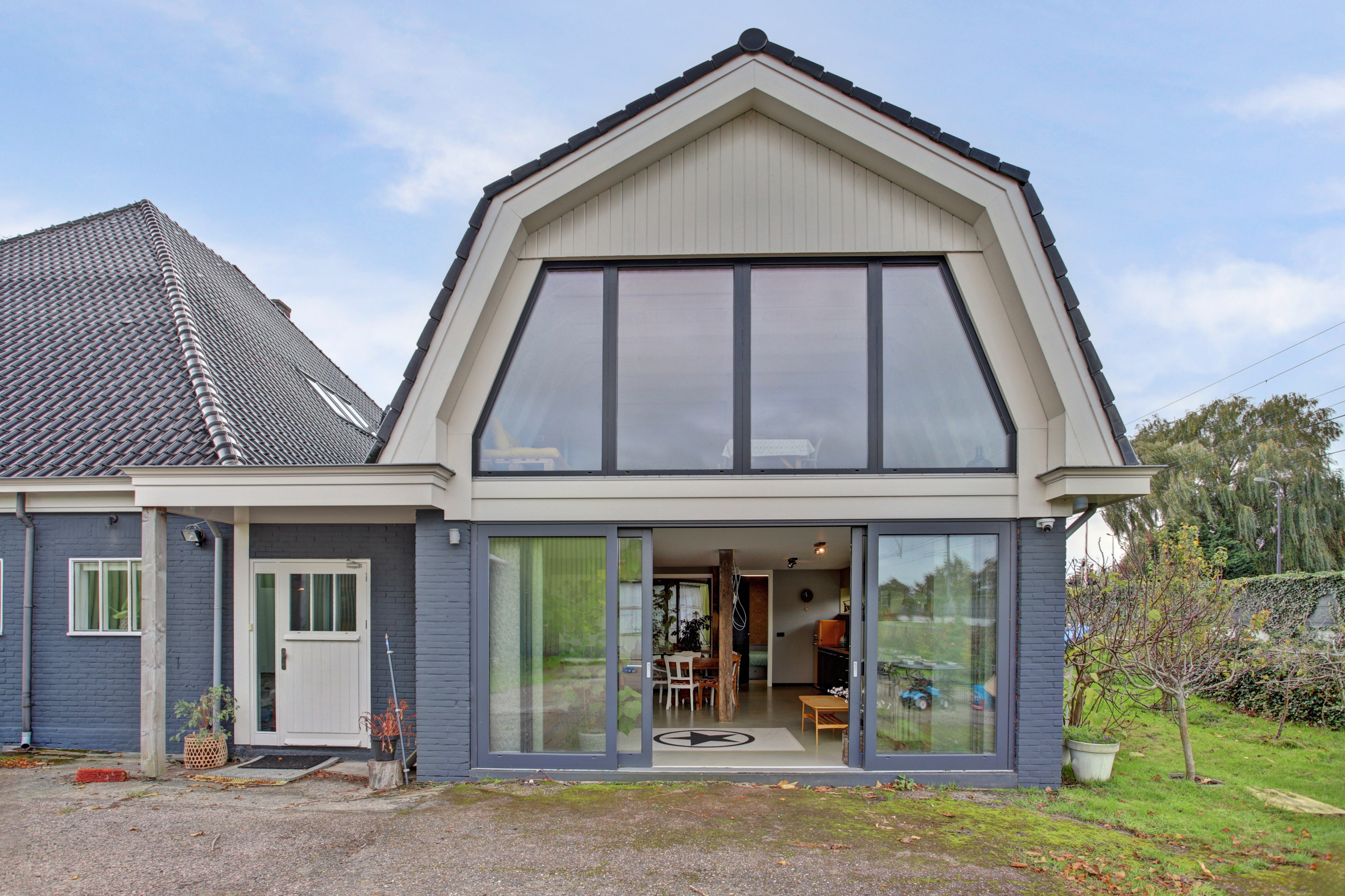 '$houseDetails->street_name'.' '.'$houseDetails->number'