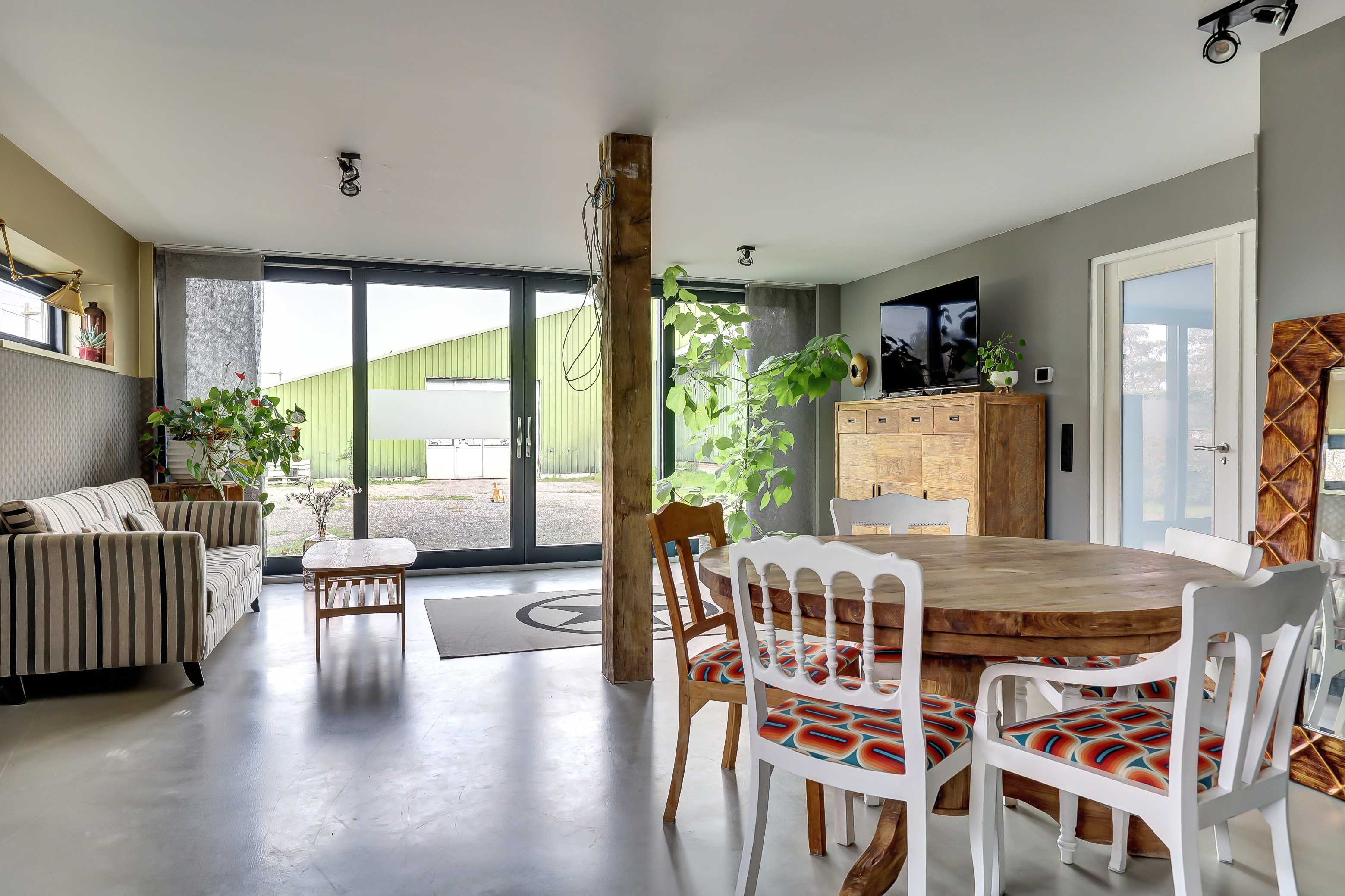 '$houseDetails->street_name'.' '.'$houseDetails->number'