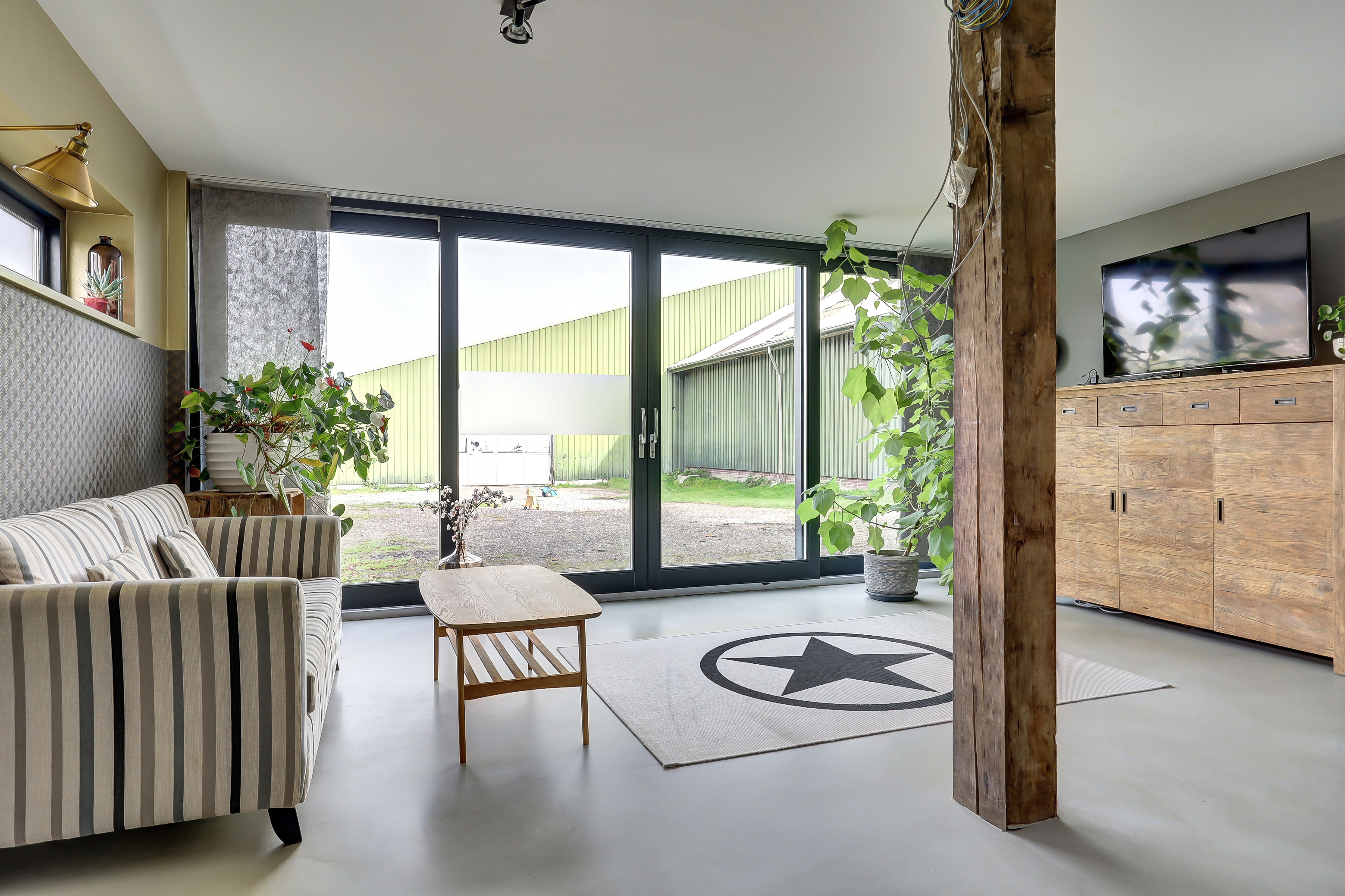 '$houseDetails->street_name'.' '.'$houseDetails->number'