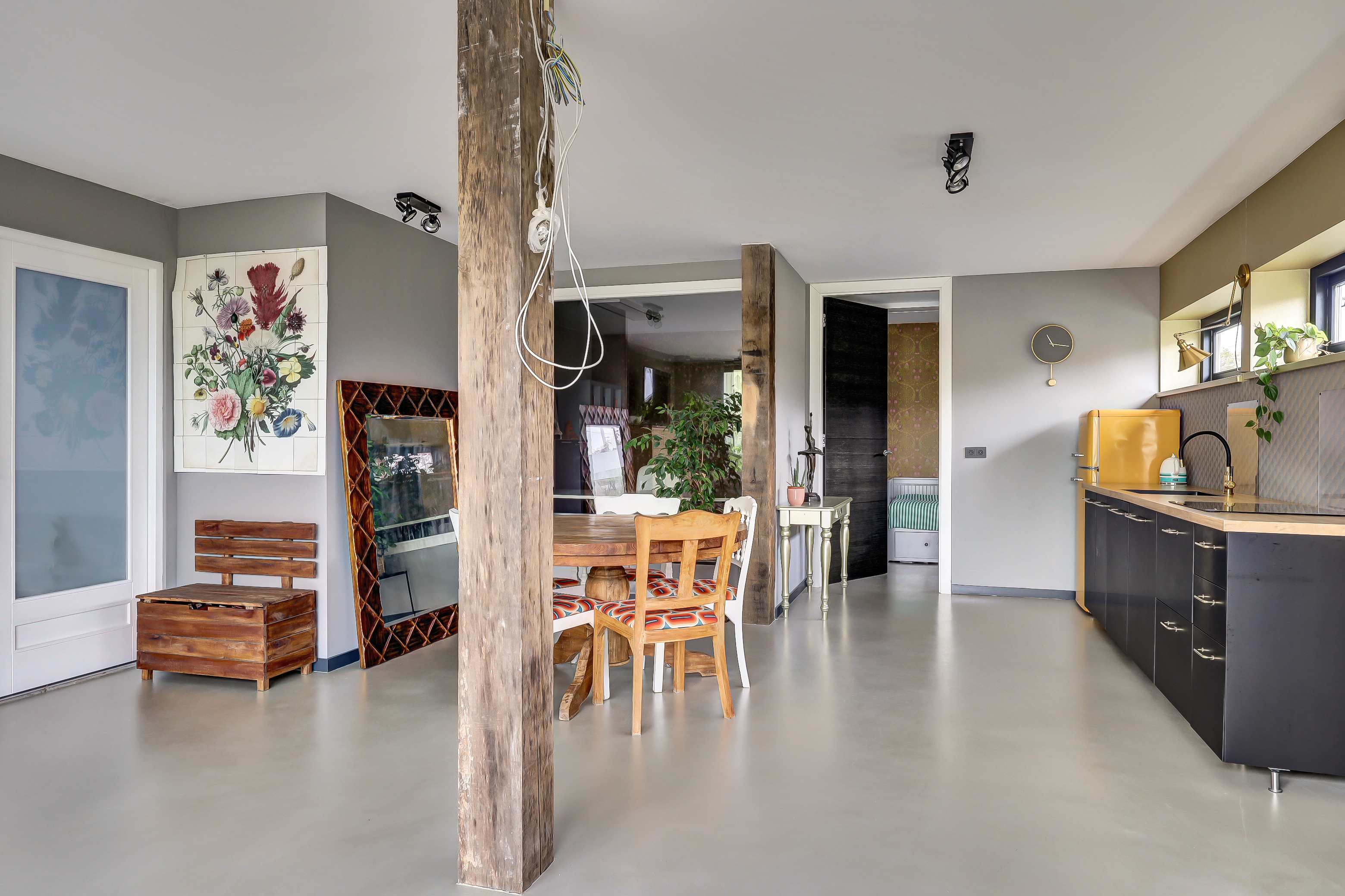 '$houseDetails->street_name'.' '.'$houseDetails->number'