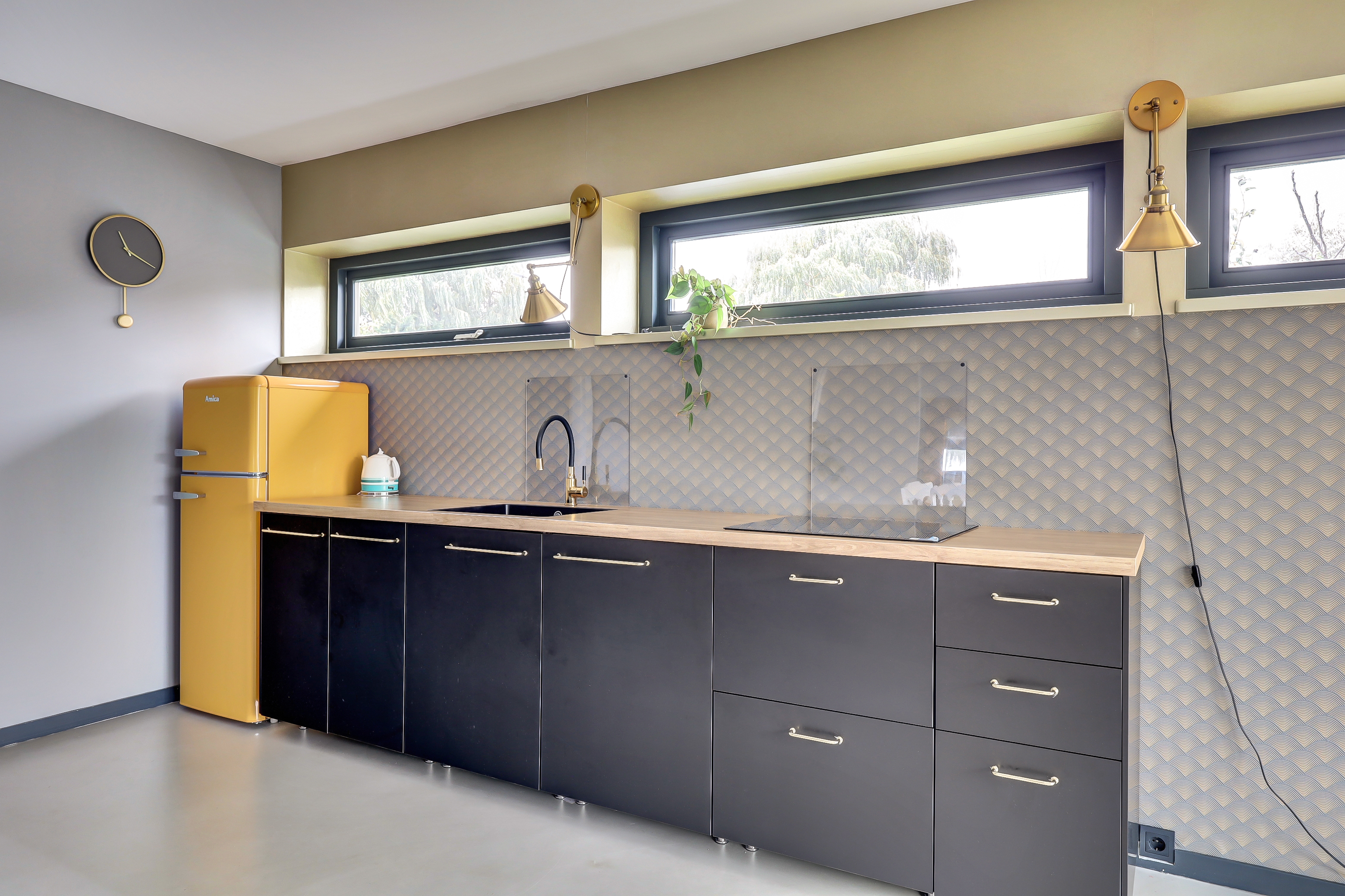 '$houseDetails->street_name'.' '.'$houseDetails->number'