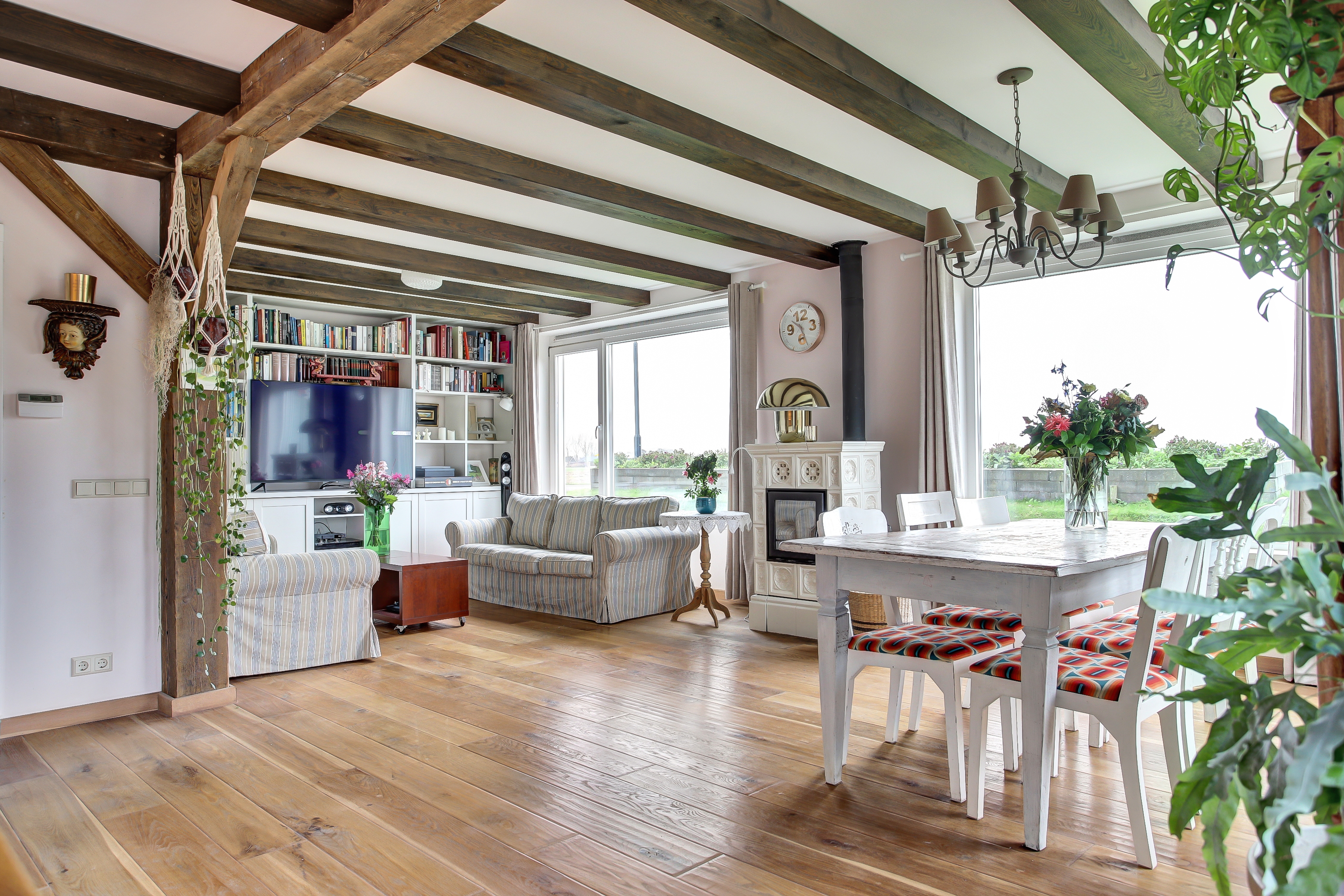 '$houseDetails->street_name'.' '.'$houseDetails->number'