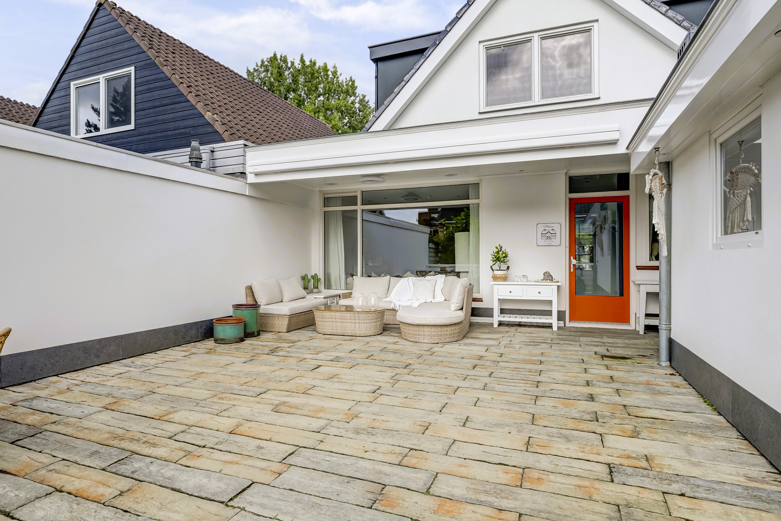 '$houseDetails->street_name'.' '.'$houseDetails->number'