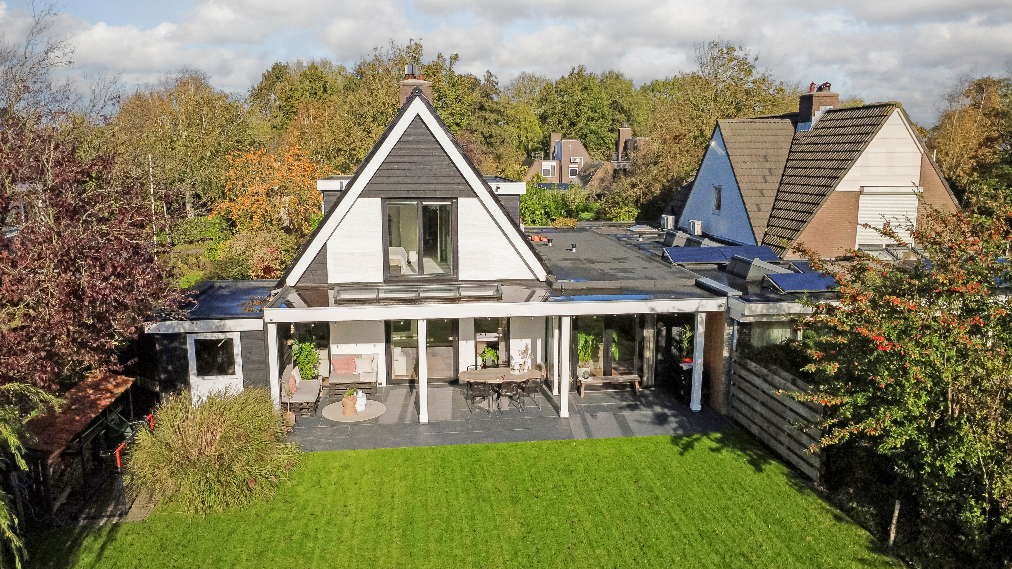 '$houseDetails->street_name'.' '.'$houseDetails->number'