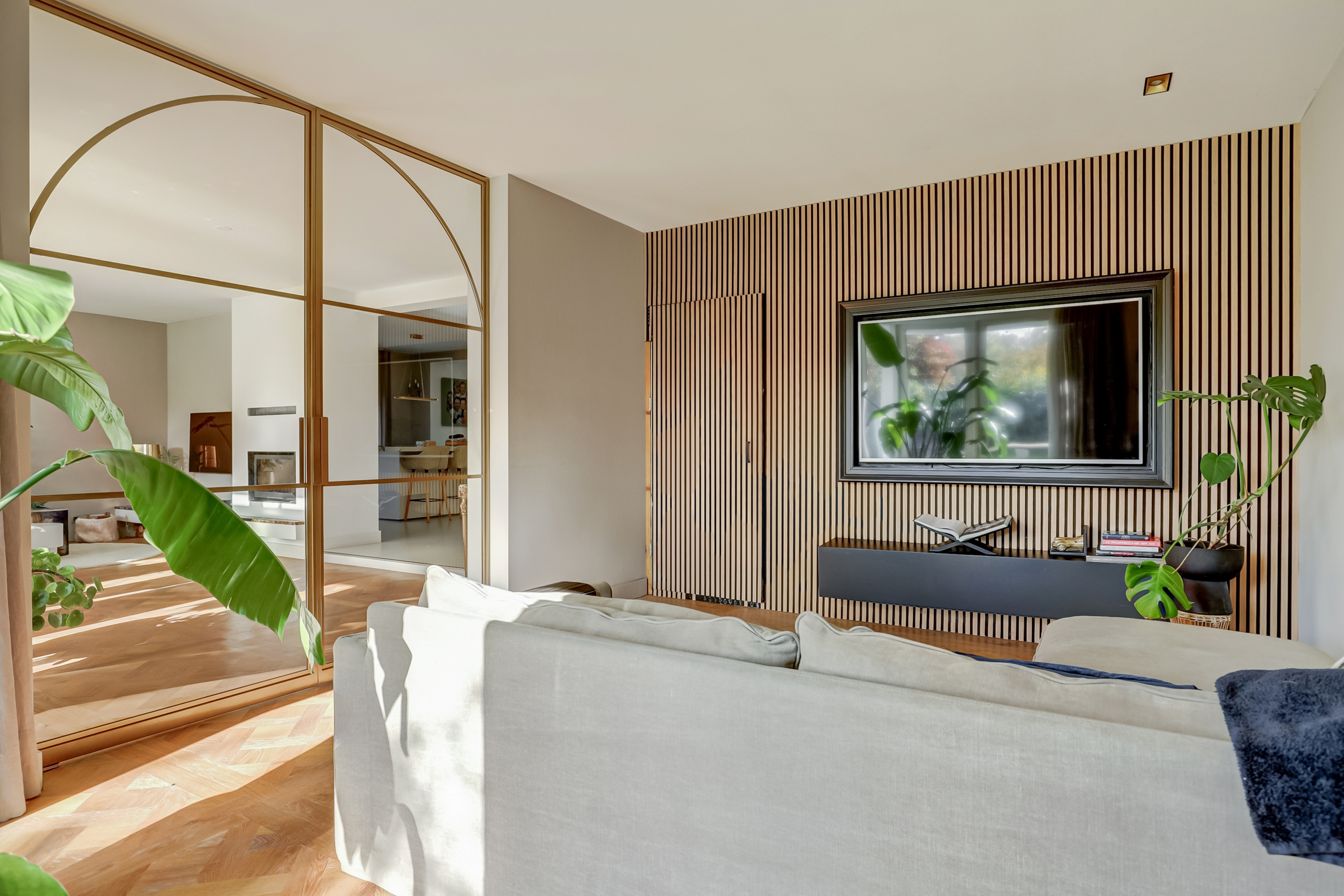 '$houseDetails->street_name'.' '.'$houseDetails->number'