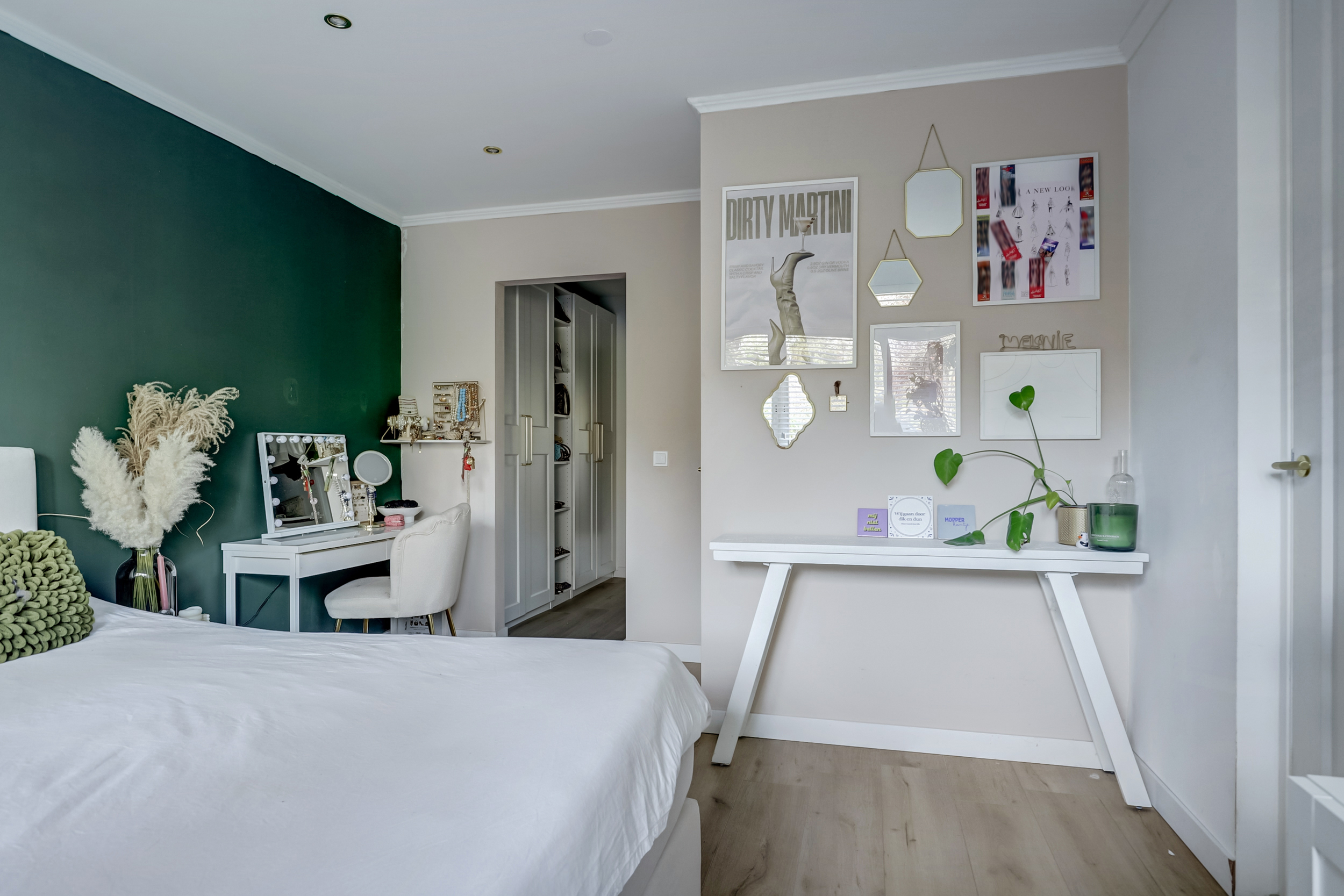 '$houseDetails->street_name'.' '.'$houseDetails->number'