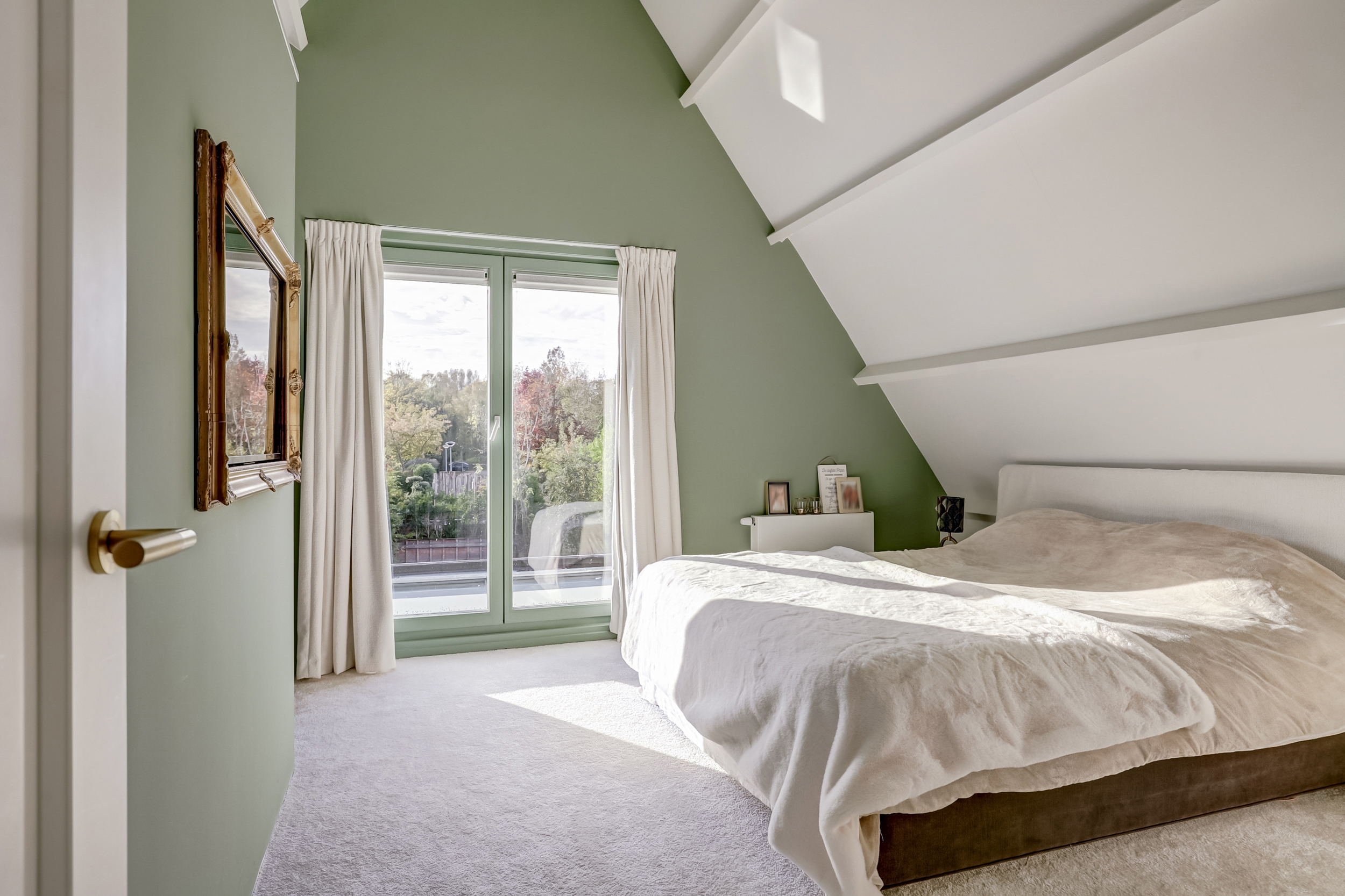 '$houseDetails->street_name'.' '.'$houseDetails->number'