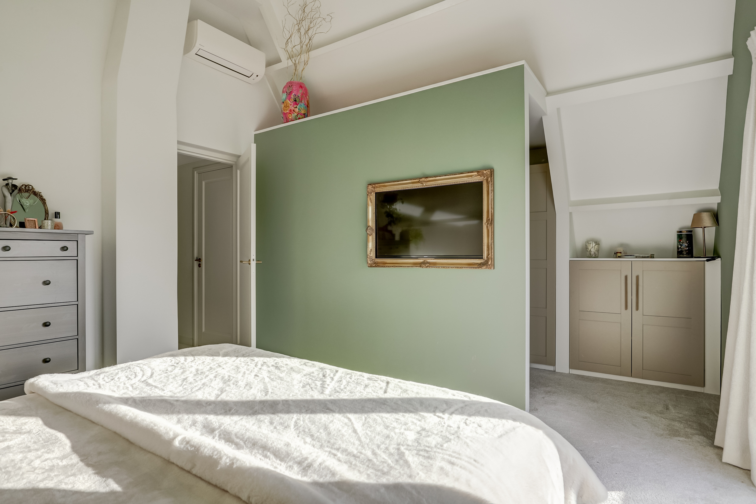 '$houseDetails->street_name'.' '.'$houseDetails->number'