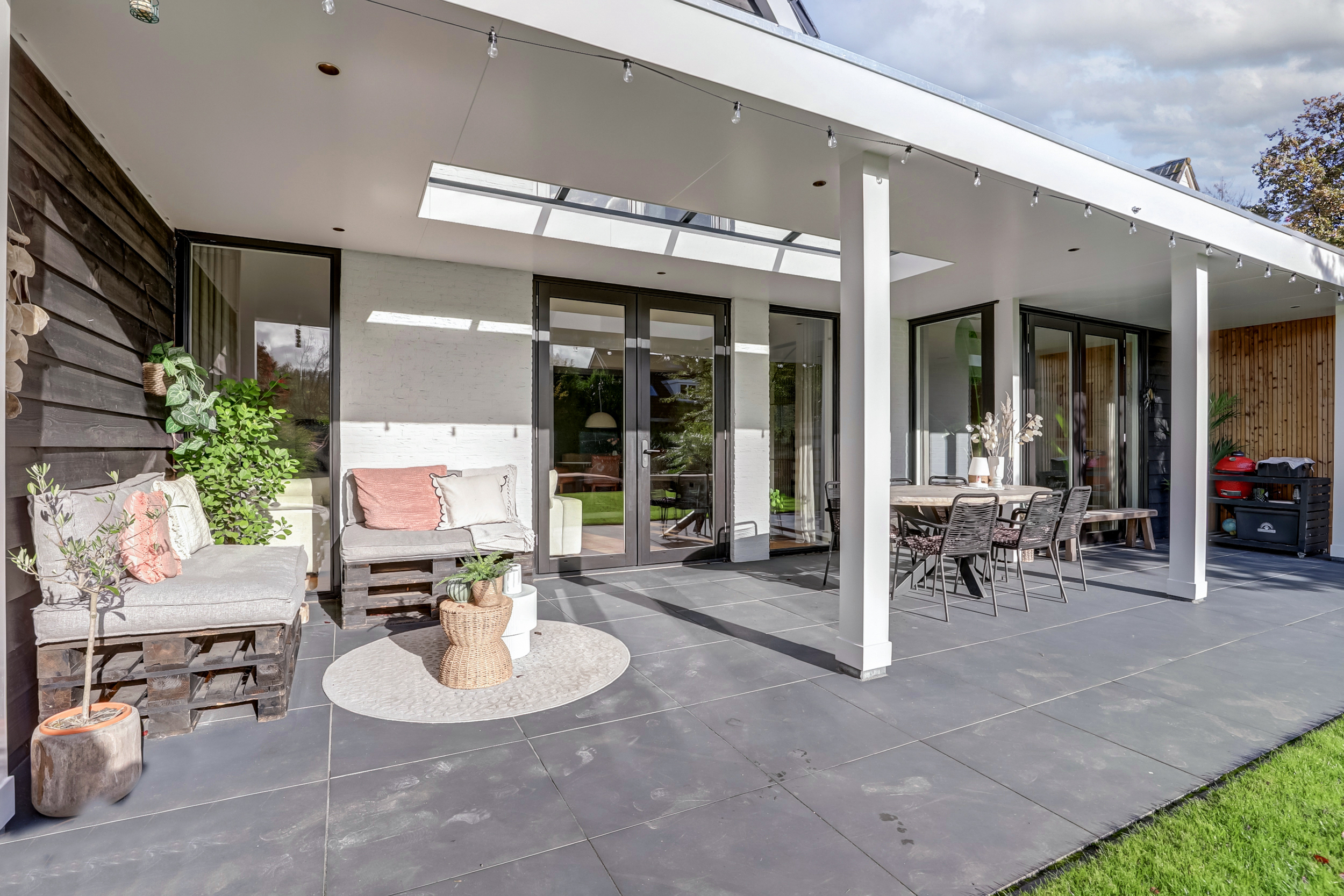 '$houseDetails->street_name'.' '.'$houseDetails->number'