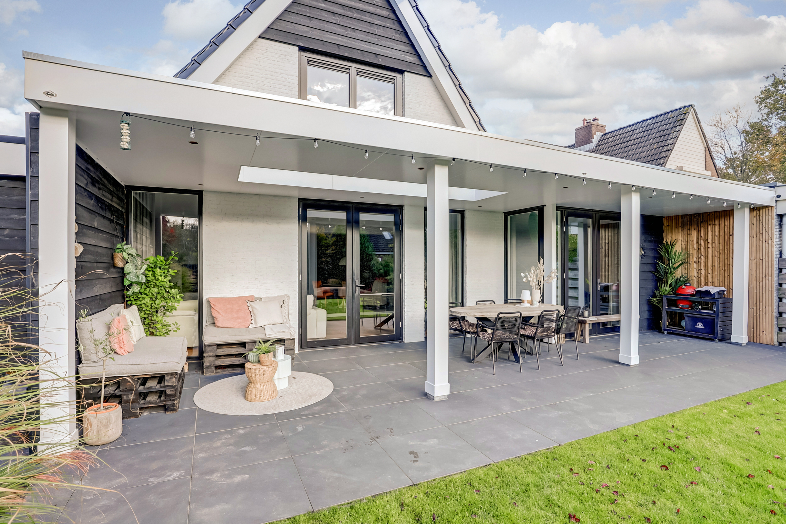 '$houseDetails->street_name'.' '.'$houseDetails->number'