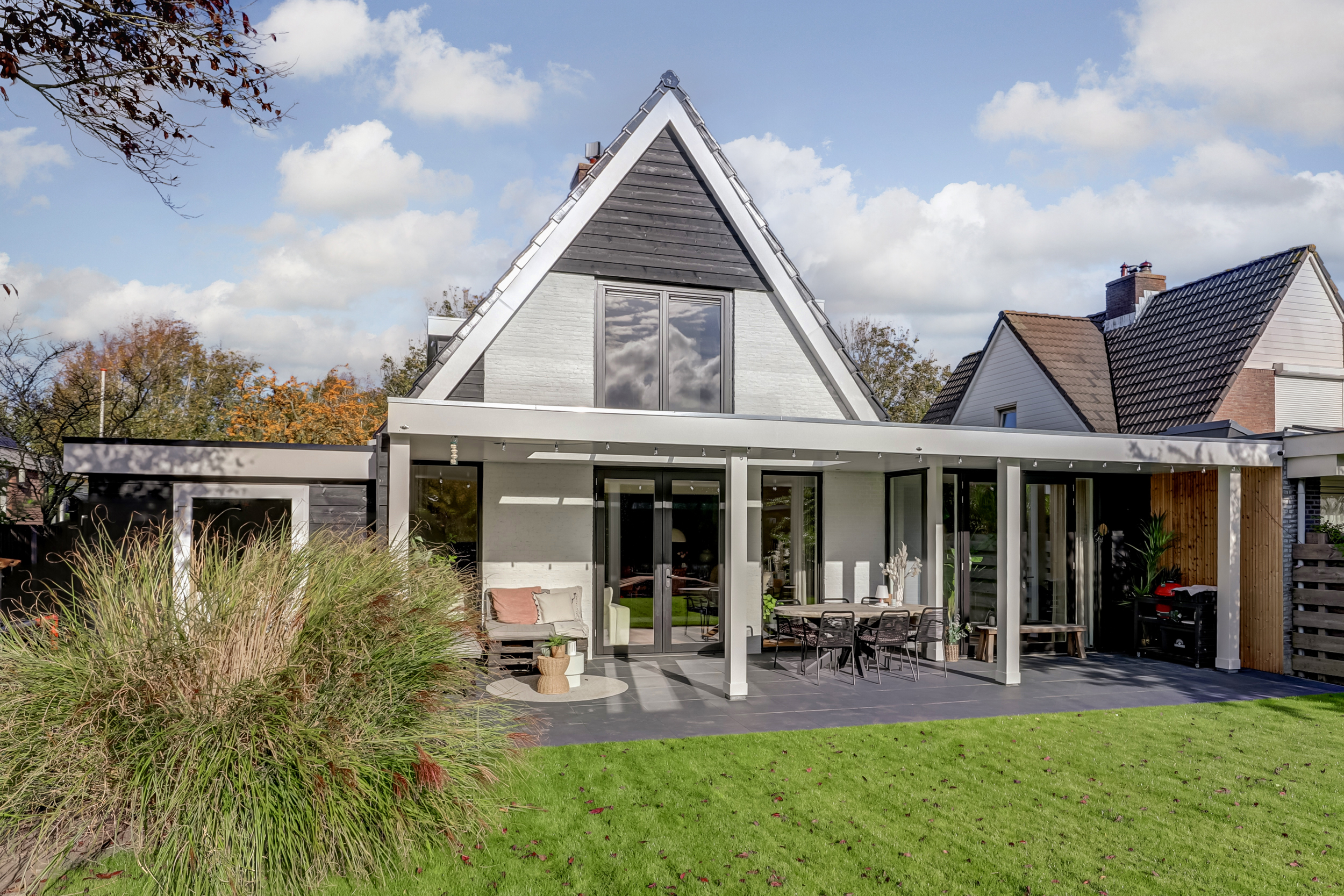 '$houseDetails->street_name'.' '.'$houseDetails->number'