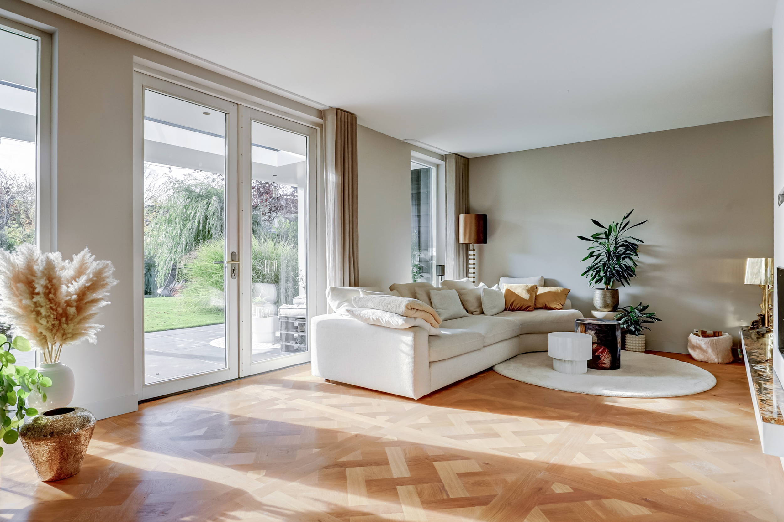 '$houseDetails->street_name'.' '.'$houseDetails->number'