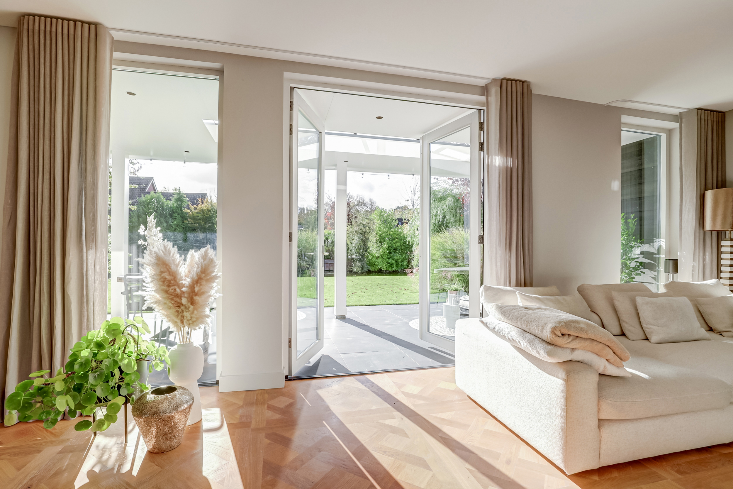 '$houseDetails->street_name'.' '.'$houseDetails->number'