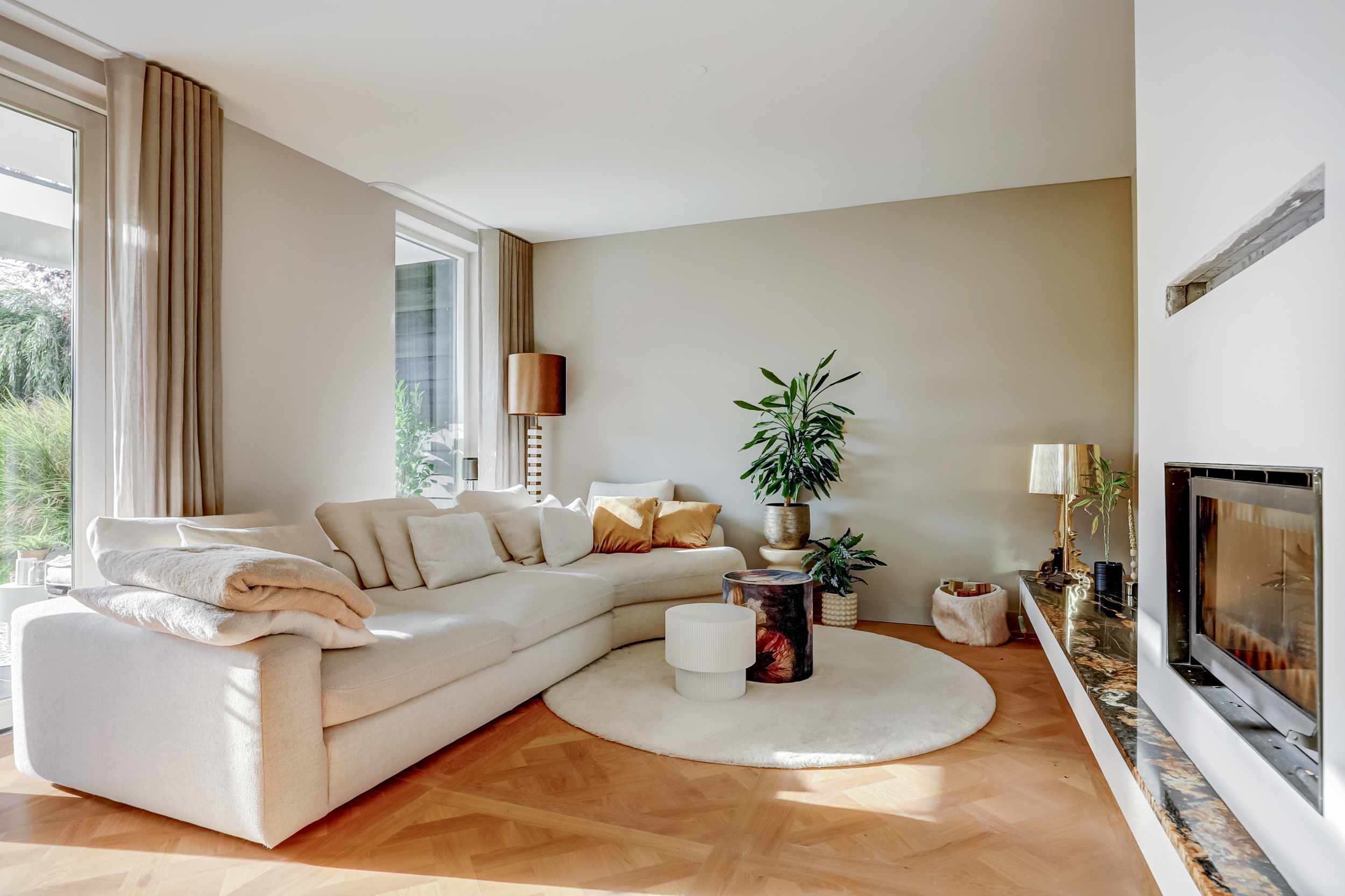 '$houseDetails->street_name'.' '.'$houseDetails->number'