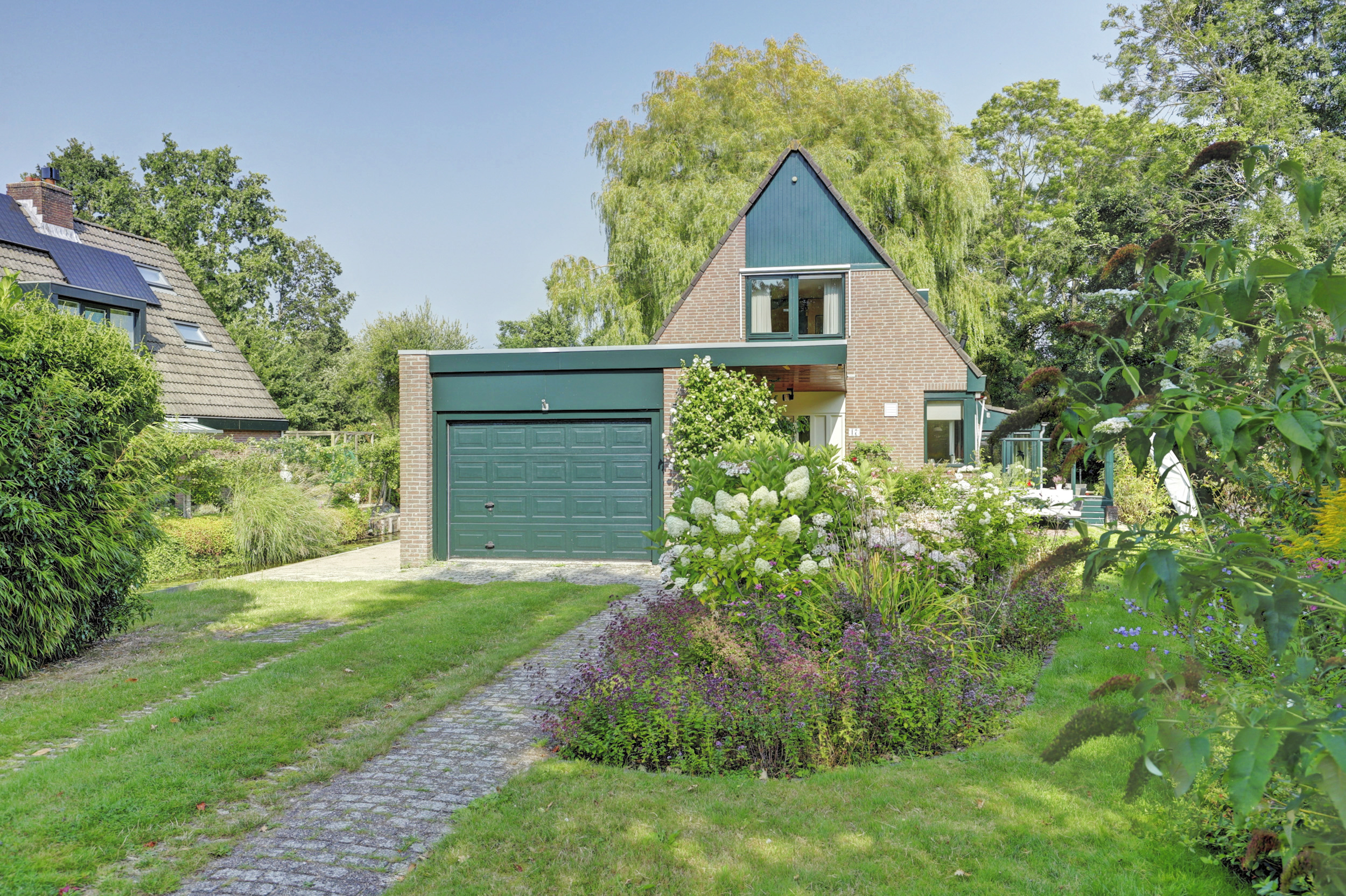 '$houseDetails->street_name'.' '.'$houseDetails->number'