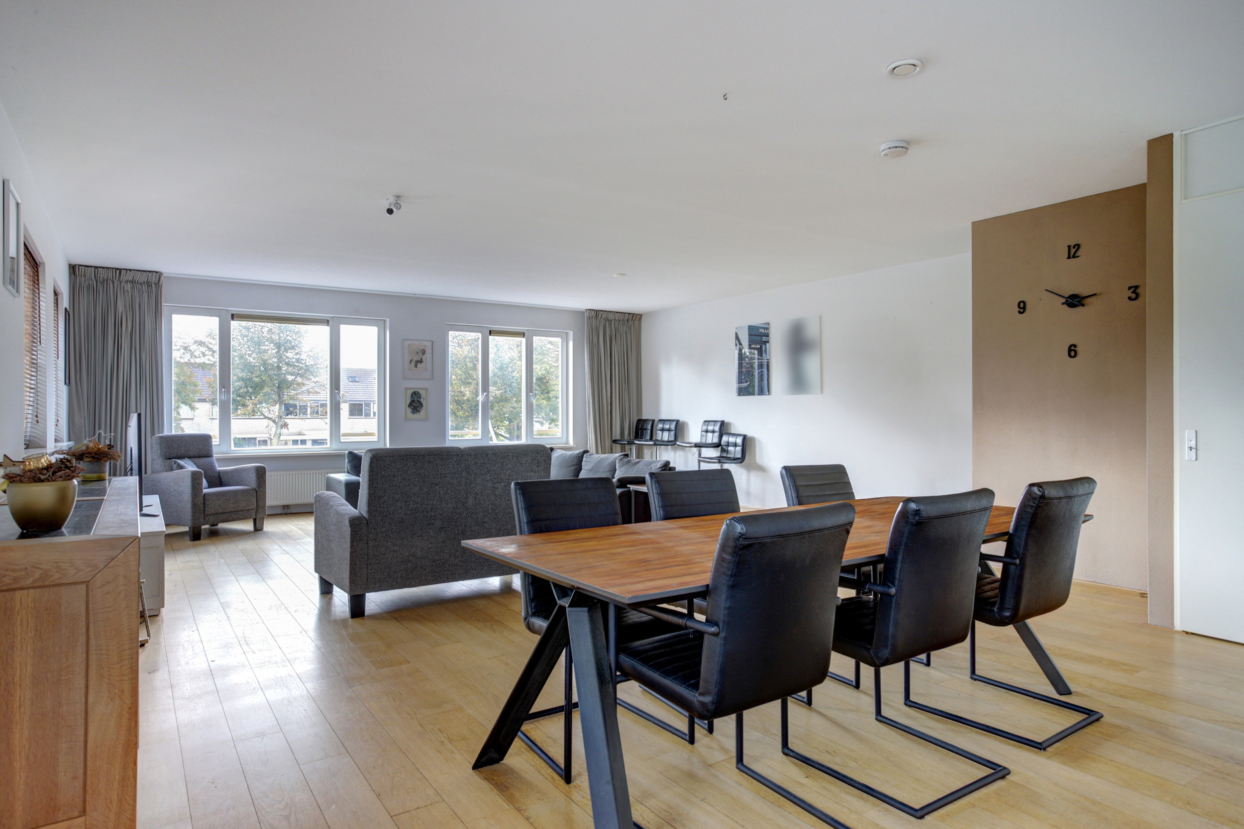 '$houseDetails->street_name'.' '.'$houseDetails->number'