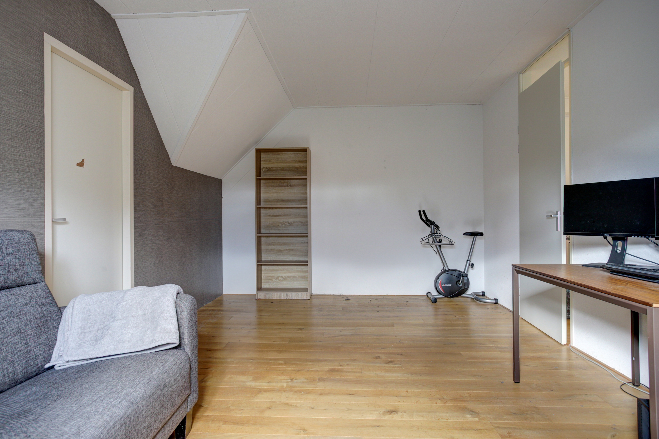 '$houseDetails->street_name'.' '.'$houseDetails->number'