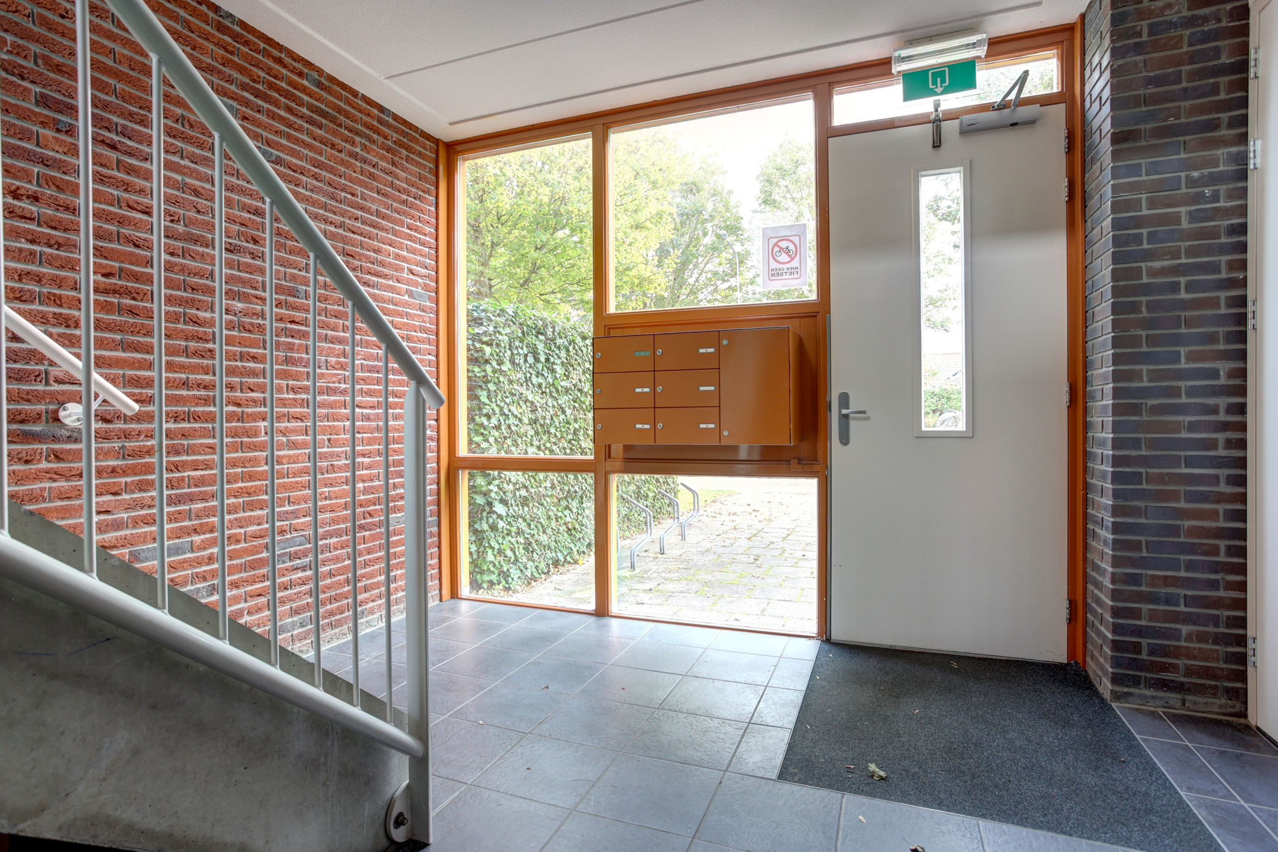 '$houseDetails->street_name'.' '.'$houseDetails->number'