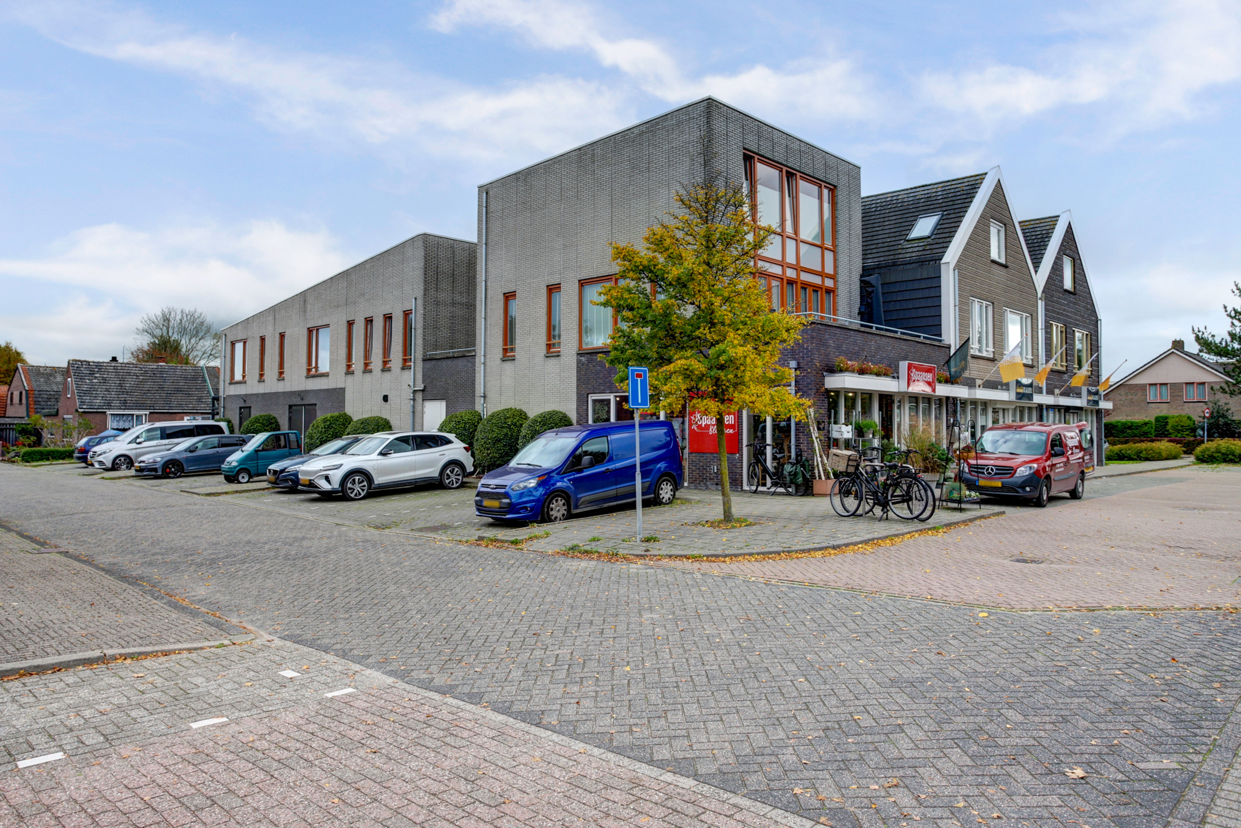 '$houseDetails->street_name'.' '.'$houseDetails->number'