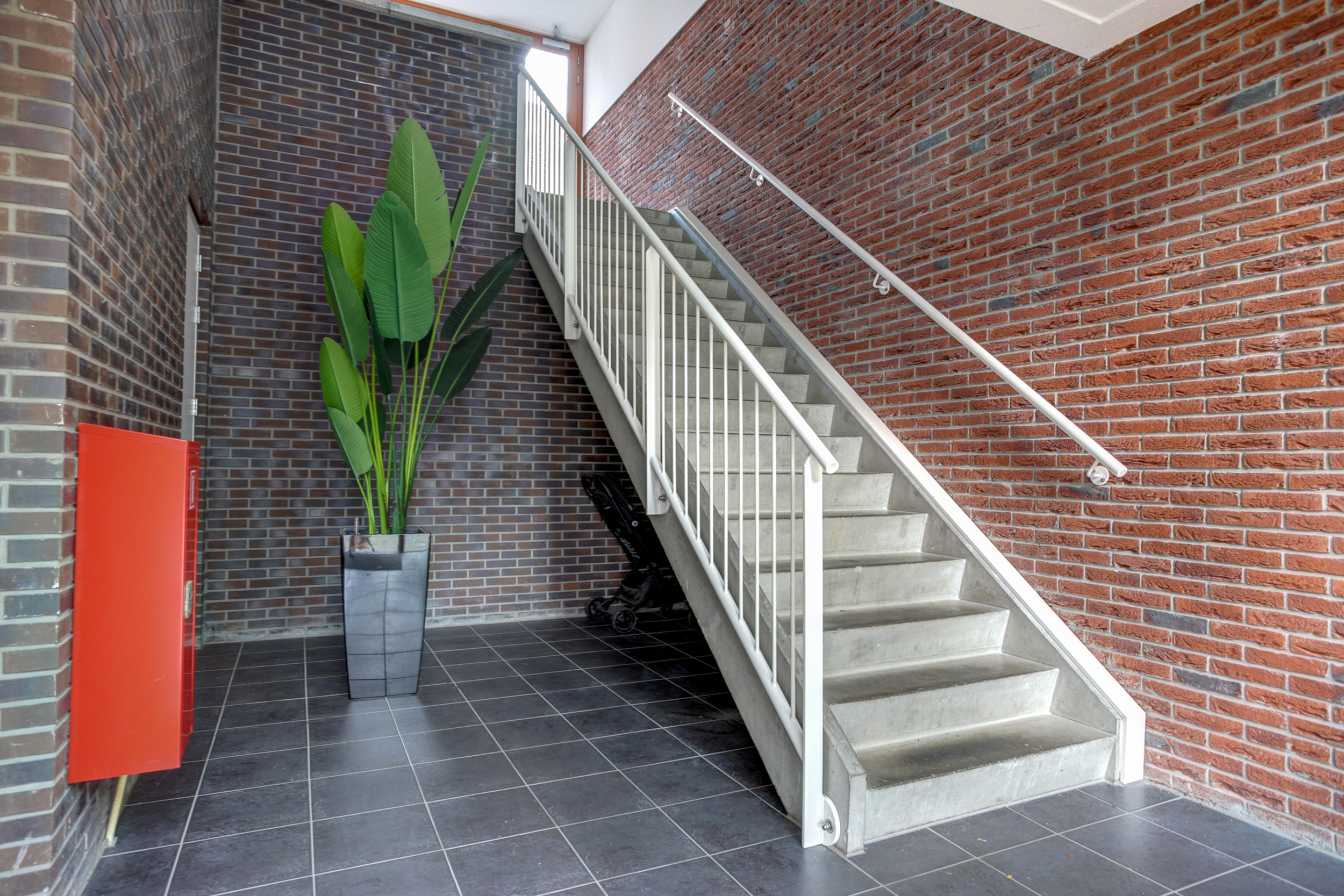 '$houseDetails->street_name'.' '.'$houseDetails->number'