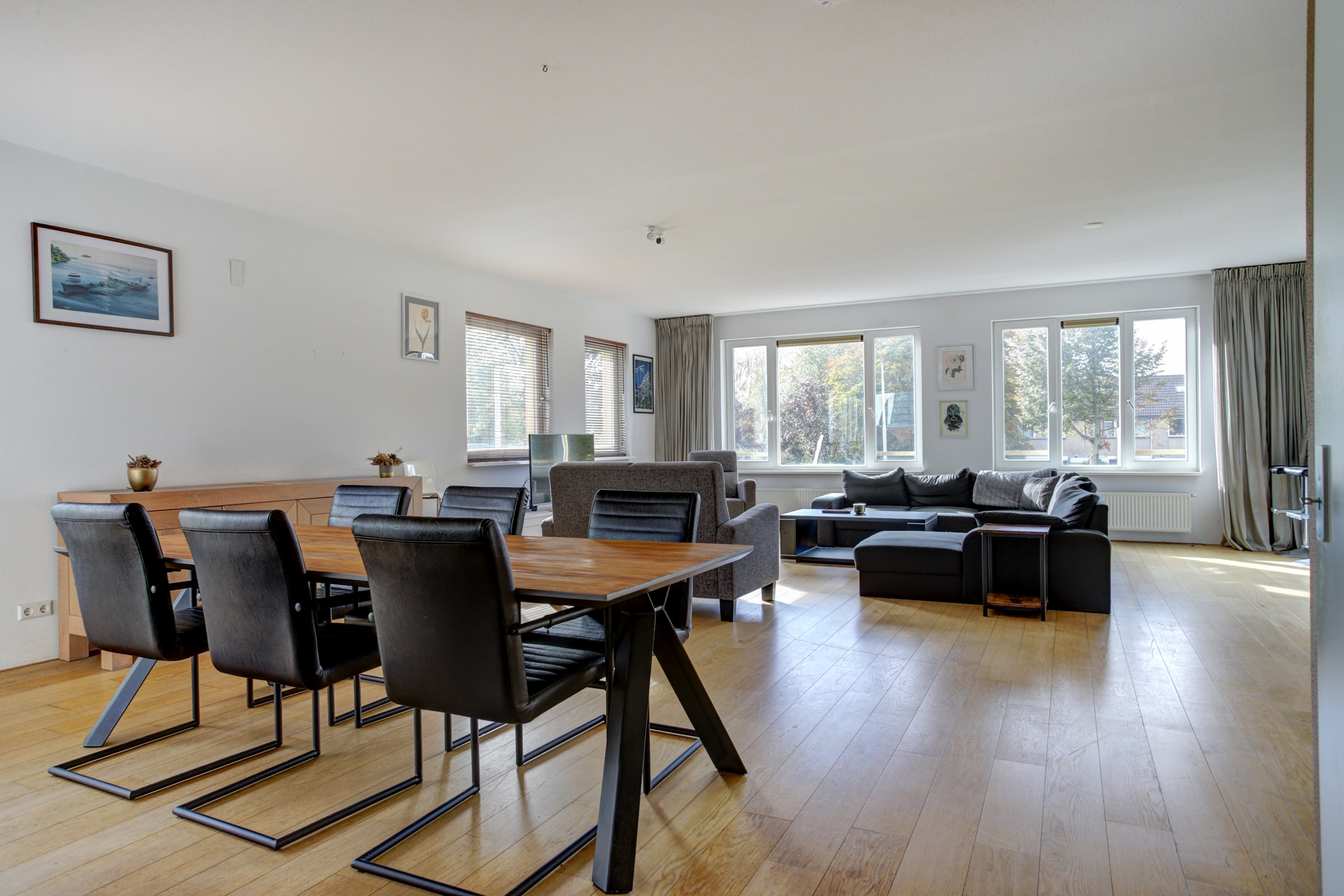 '$houseDetails->street_name'.' '.'$houseDetails->number'