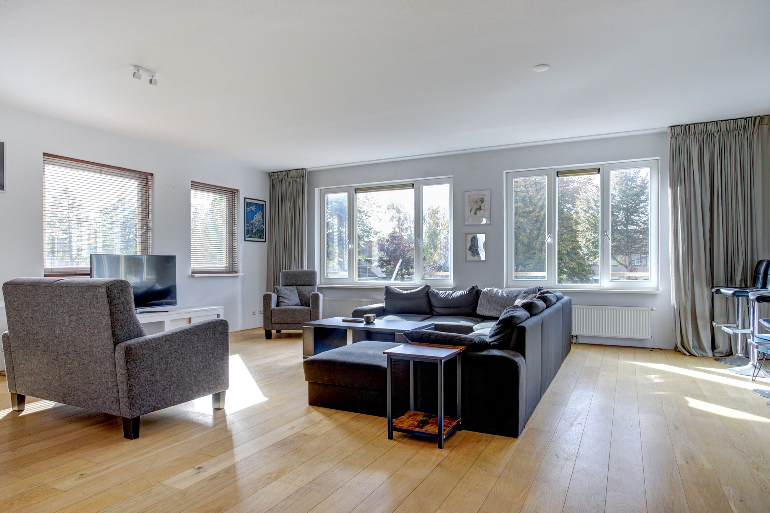 '$houseDetails->street_name'.' '.'$houseDetails->number'