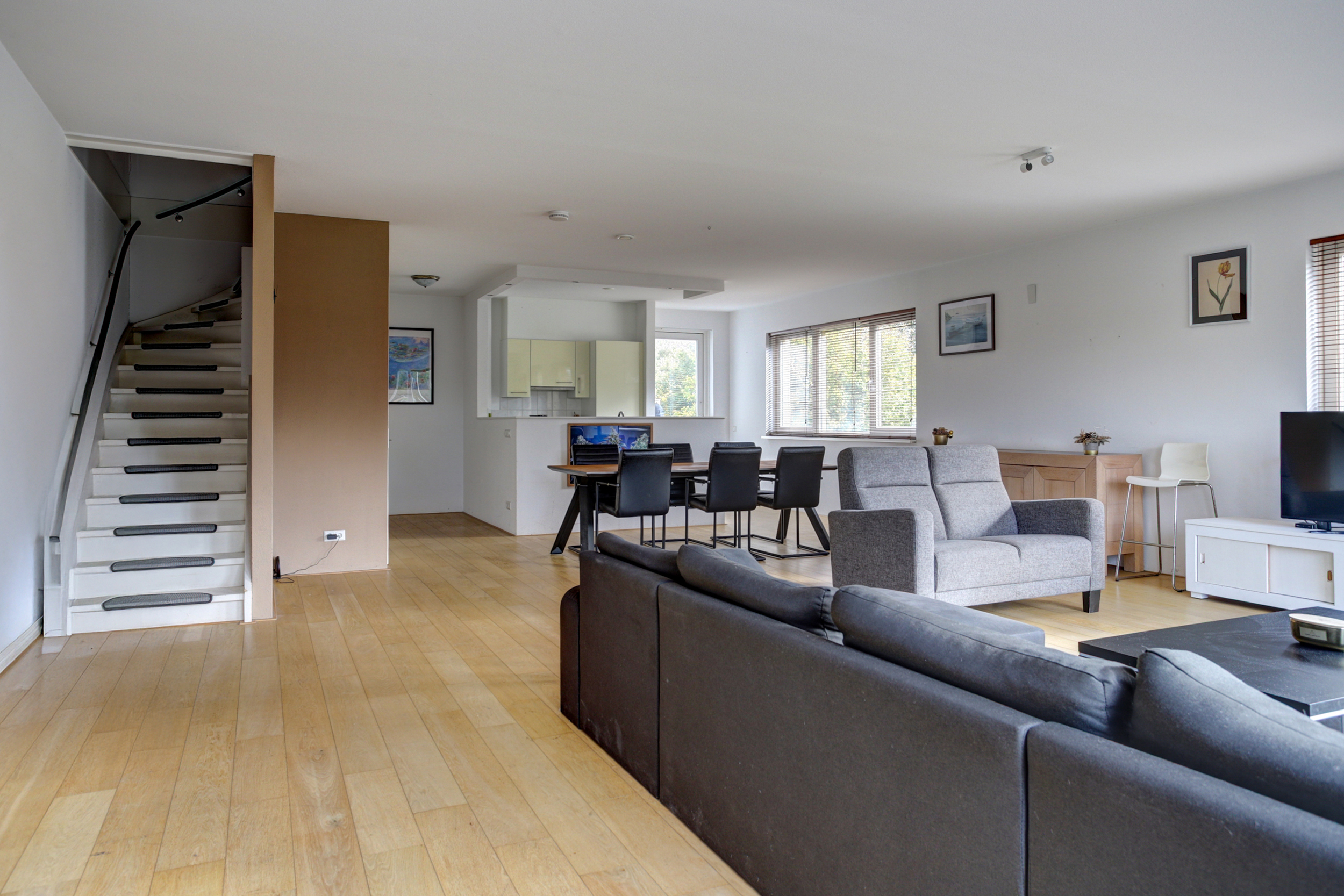 '$houseDetails->street_name'.' '.'$houseDetails->number'