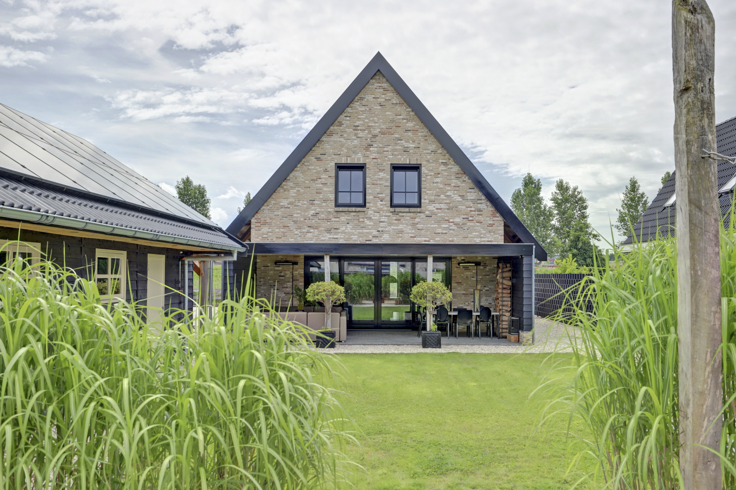 '$houseDetails->street_name'.' '.'$houseDetails->number'