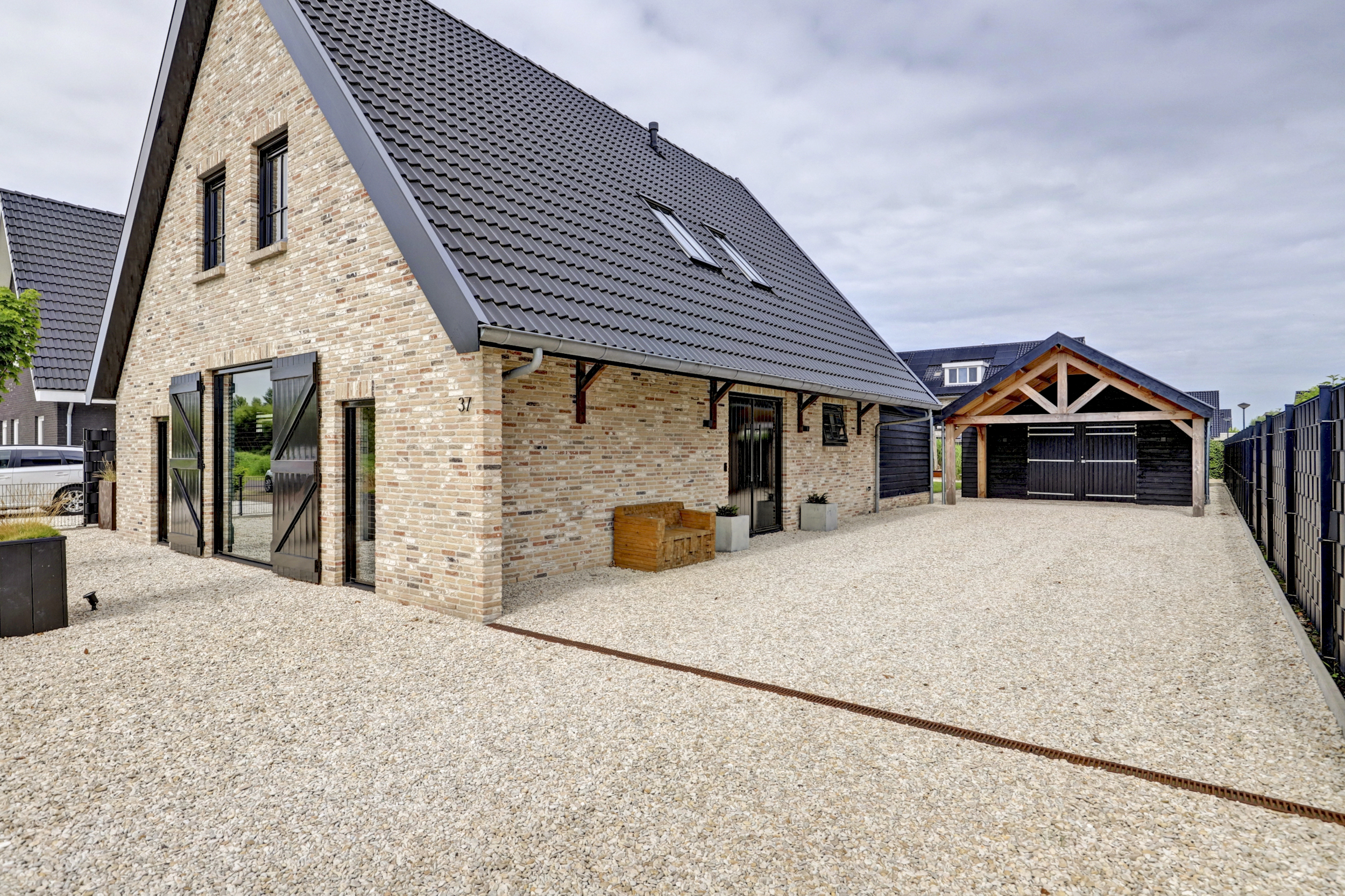 '$houseDetails->street_name'.' '.'$houseDetails->number'