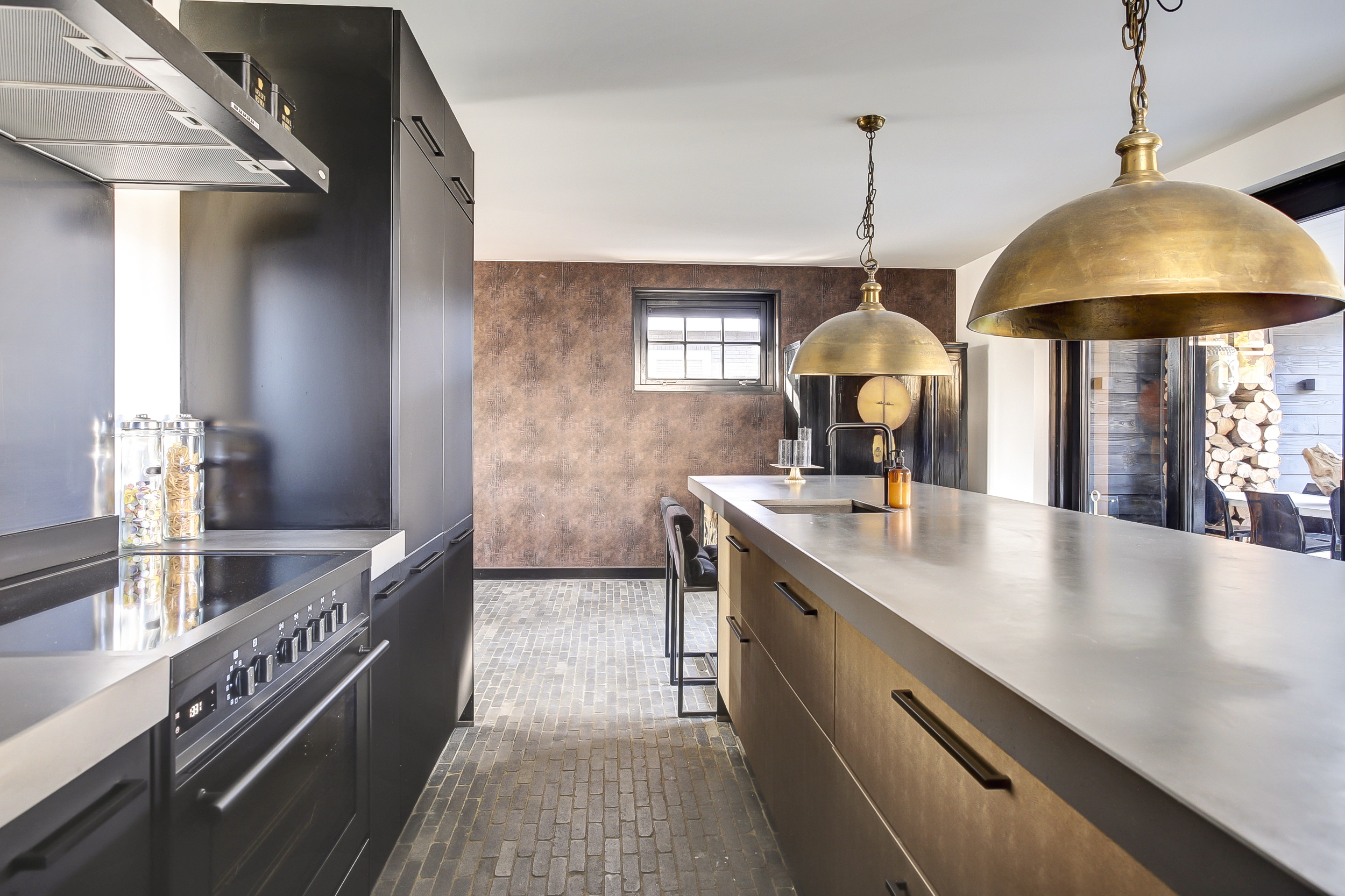 '$houseDetails->street_name'.' '.'$houseDetails->number'