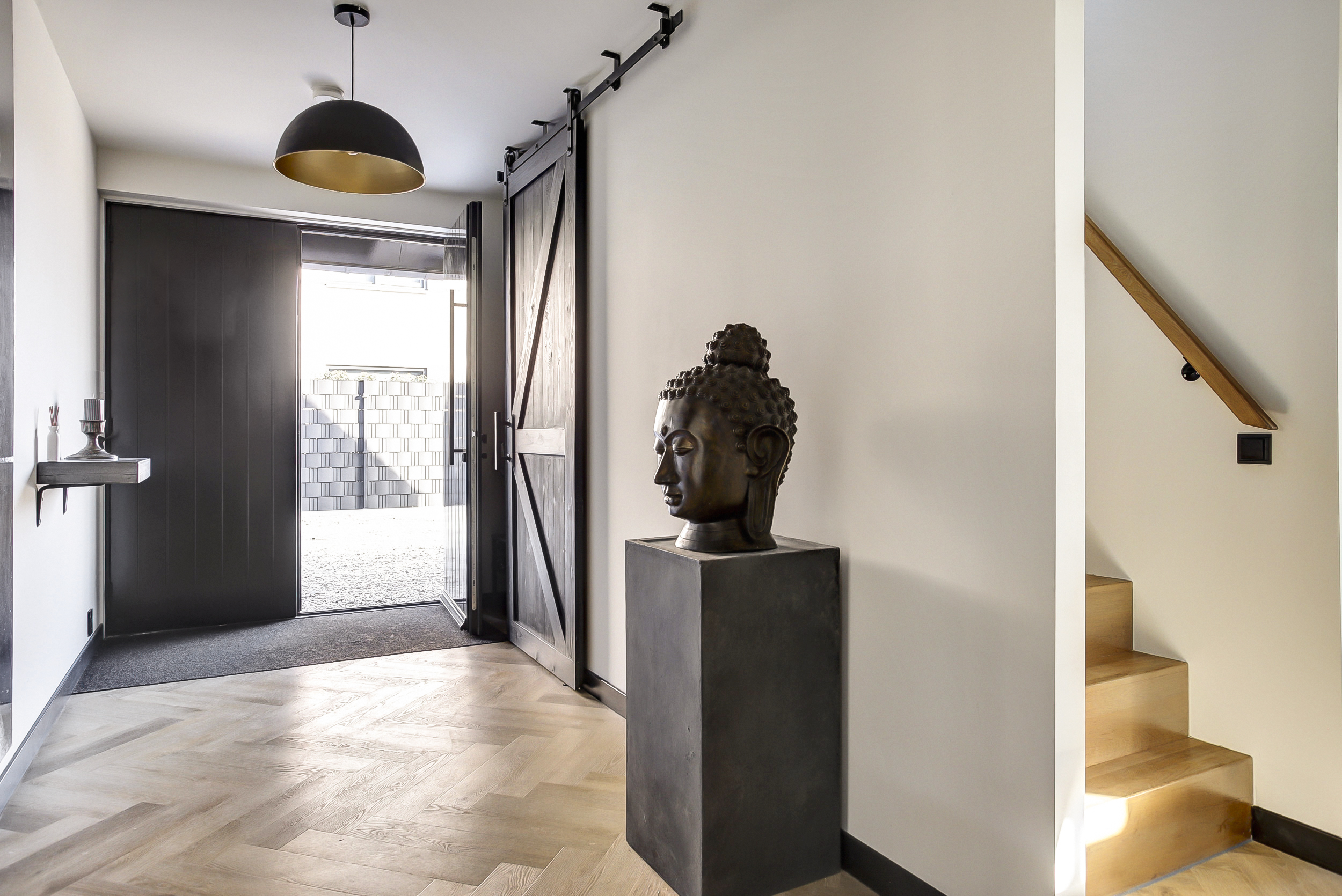 '$houseDetails->street_name'.' '.'$houseDetails->number'