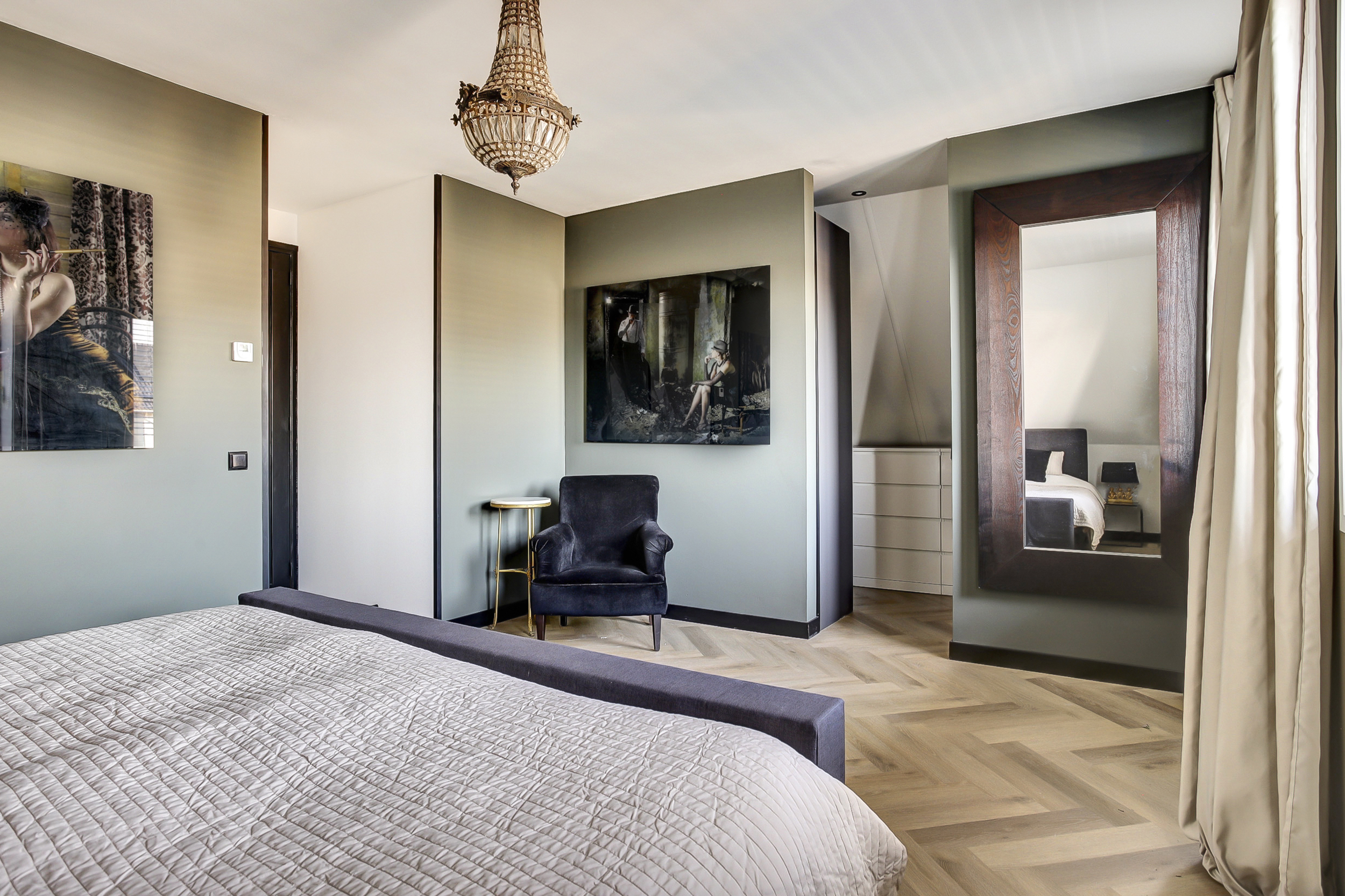 '$houseDetails->street_name'.' '.'$houseDetails->number'