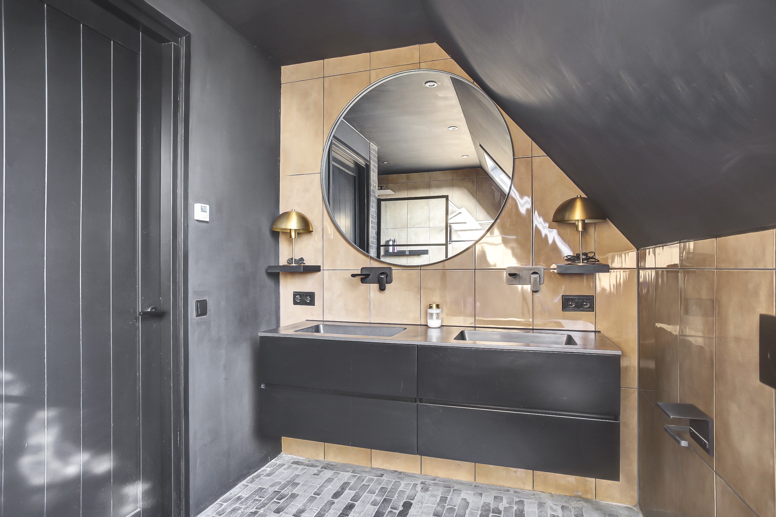 '$houseDetails->street_name'.' '.'$houseDetails->number'