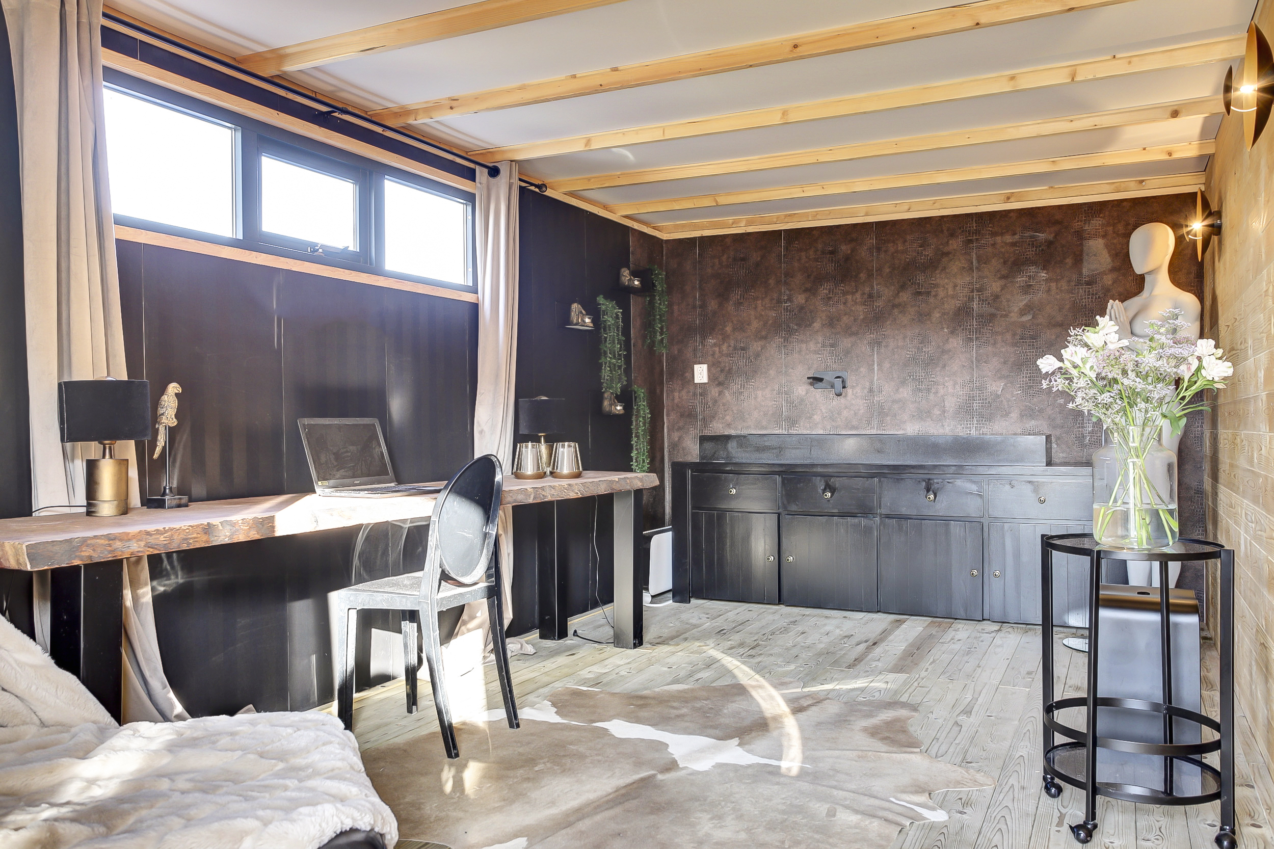 '$houseDetails->street_name'.' '.'$houseDetails->number'