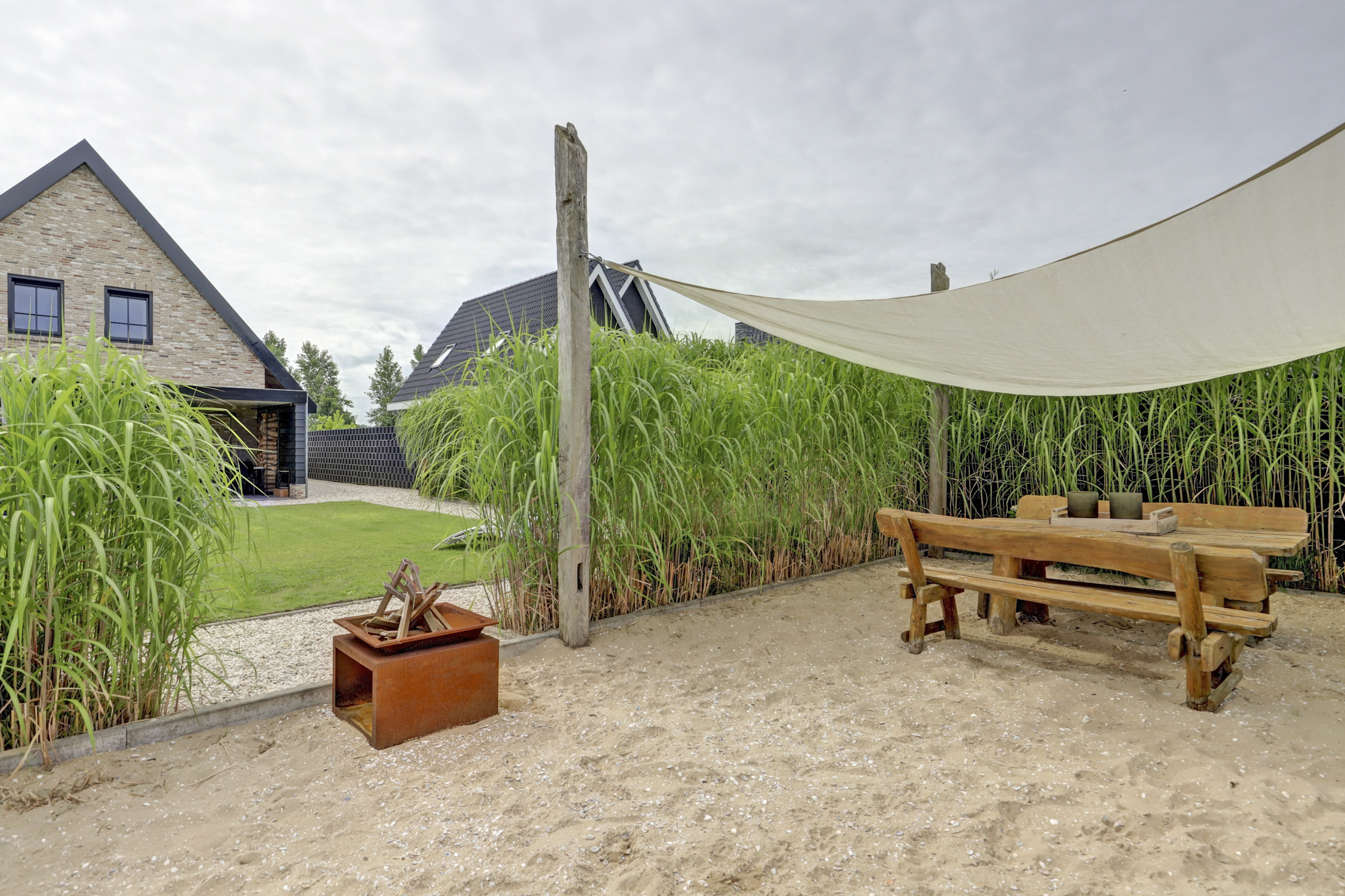 '$houseDetails->street_name'.' '.'$houseDetails->number'