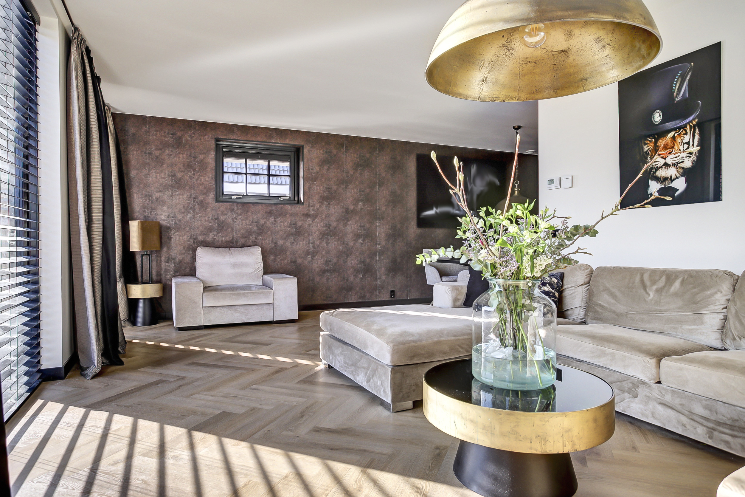 '$houseDetails->street_name'.' '.'$houseDetails->number'