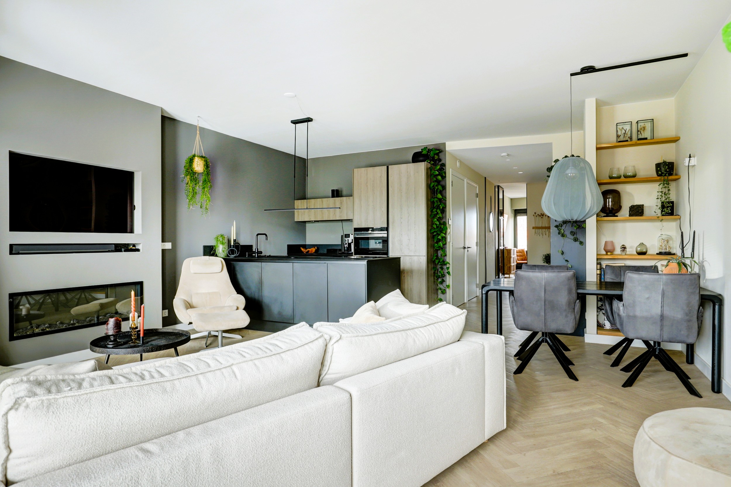 '$houseDetails->street_name'.' '.'$houseDetails->number'