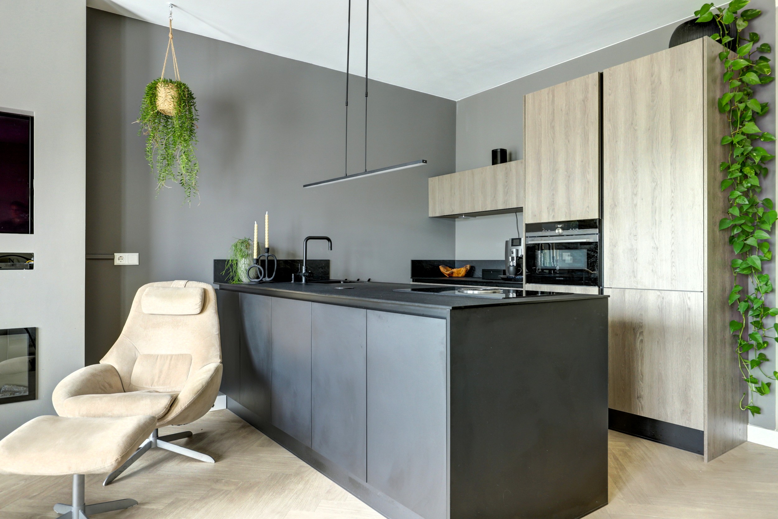 '$houseDetails->street_name'.' '.'$houseDetails->number'