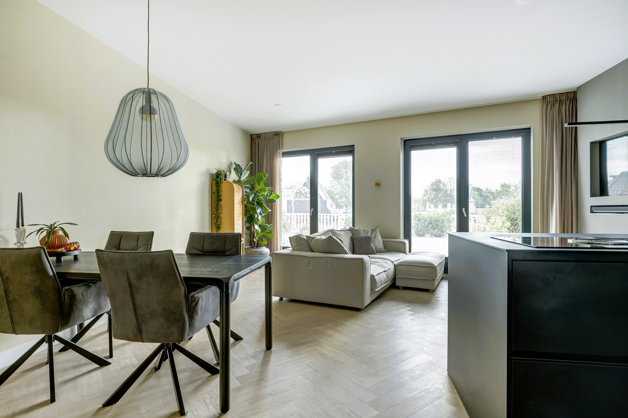 '$houseDetails->street_name'.' '.'$houseDetails->number'