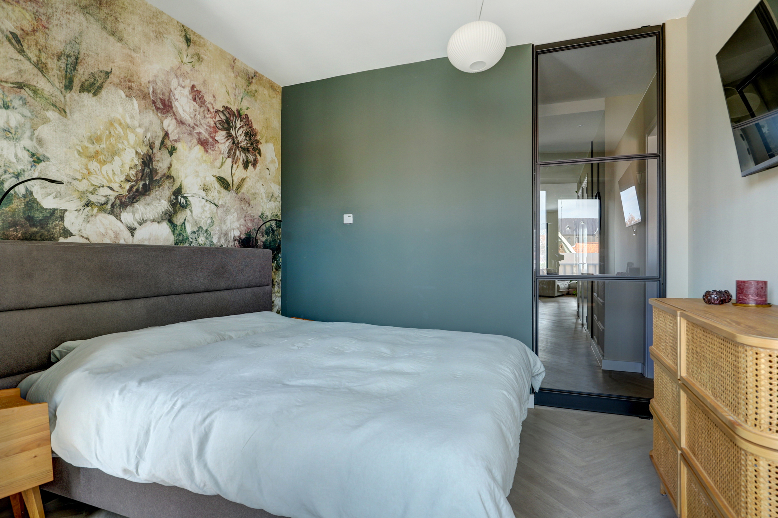 '$houseDetails->street_name'.' '.'$houseDetails->number'