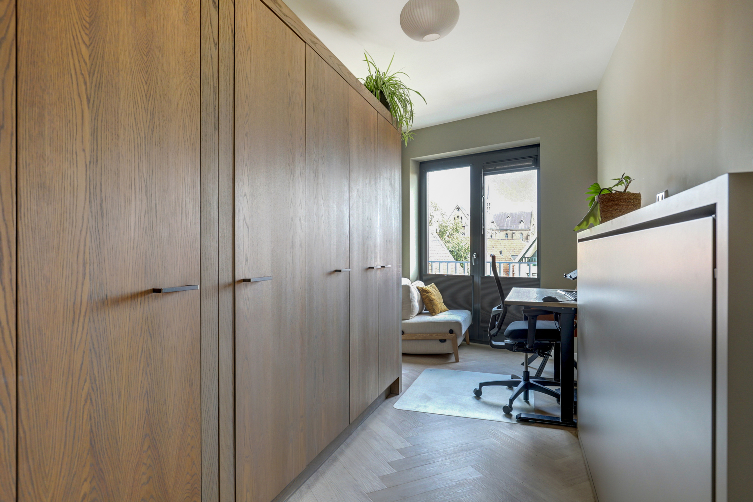 '$houseDetails->street_name'.' '.'$houseDetails->number'