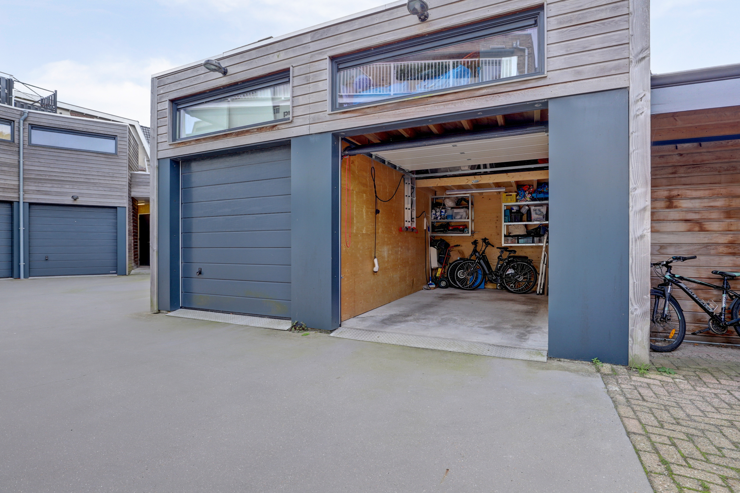 '$houseDetails->street_name'.' '.'$houseDetails->number'