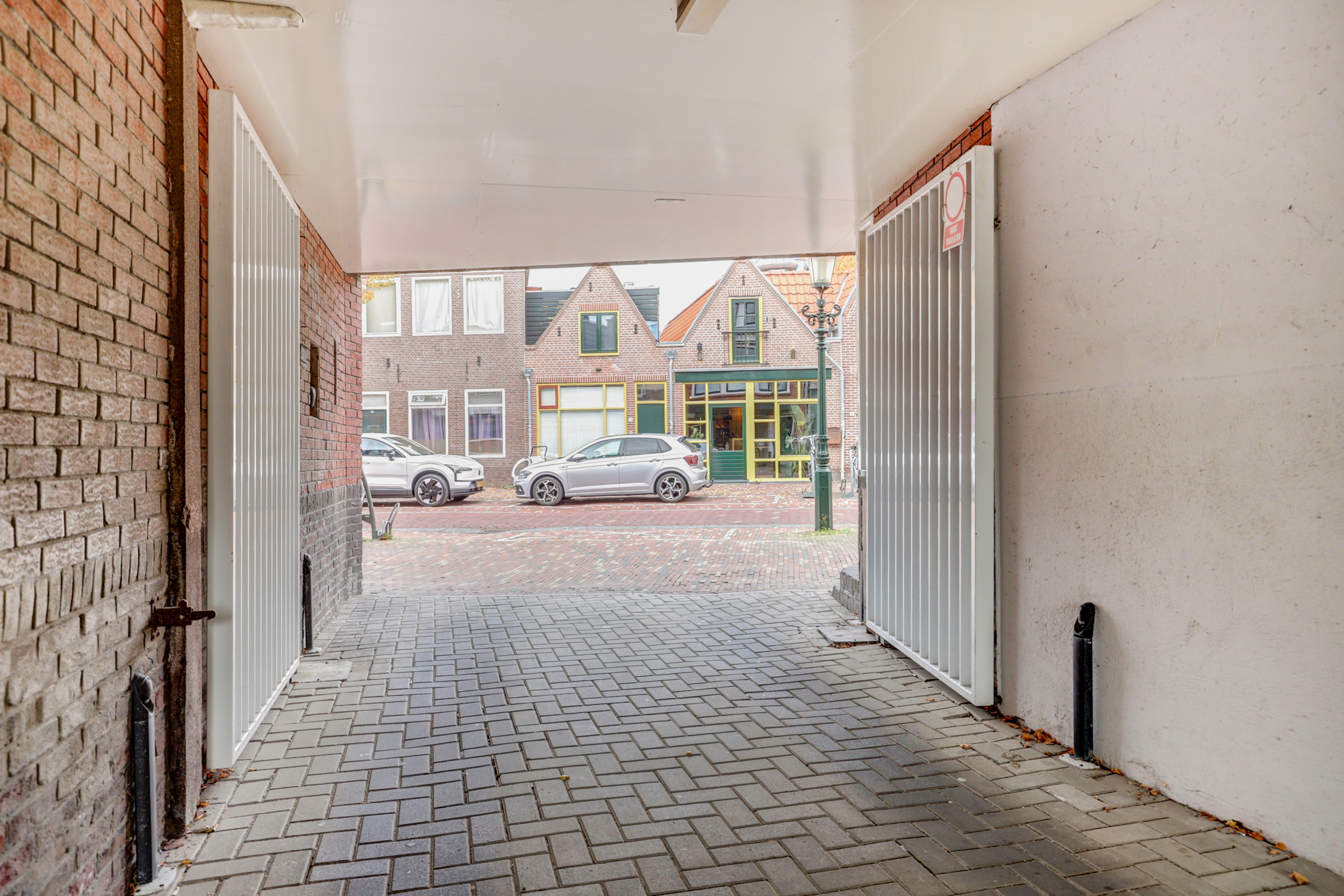 '$houseDetails->street_name'.' '.'$houseDetails->number'