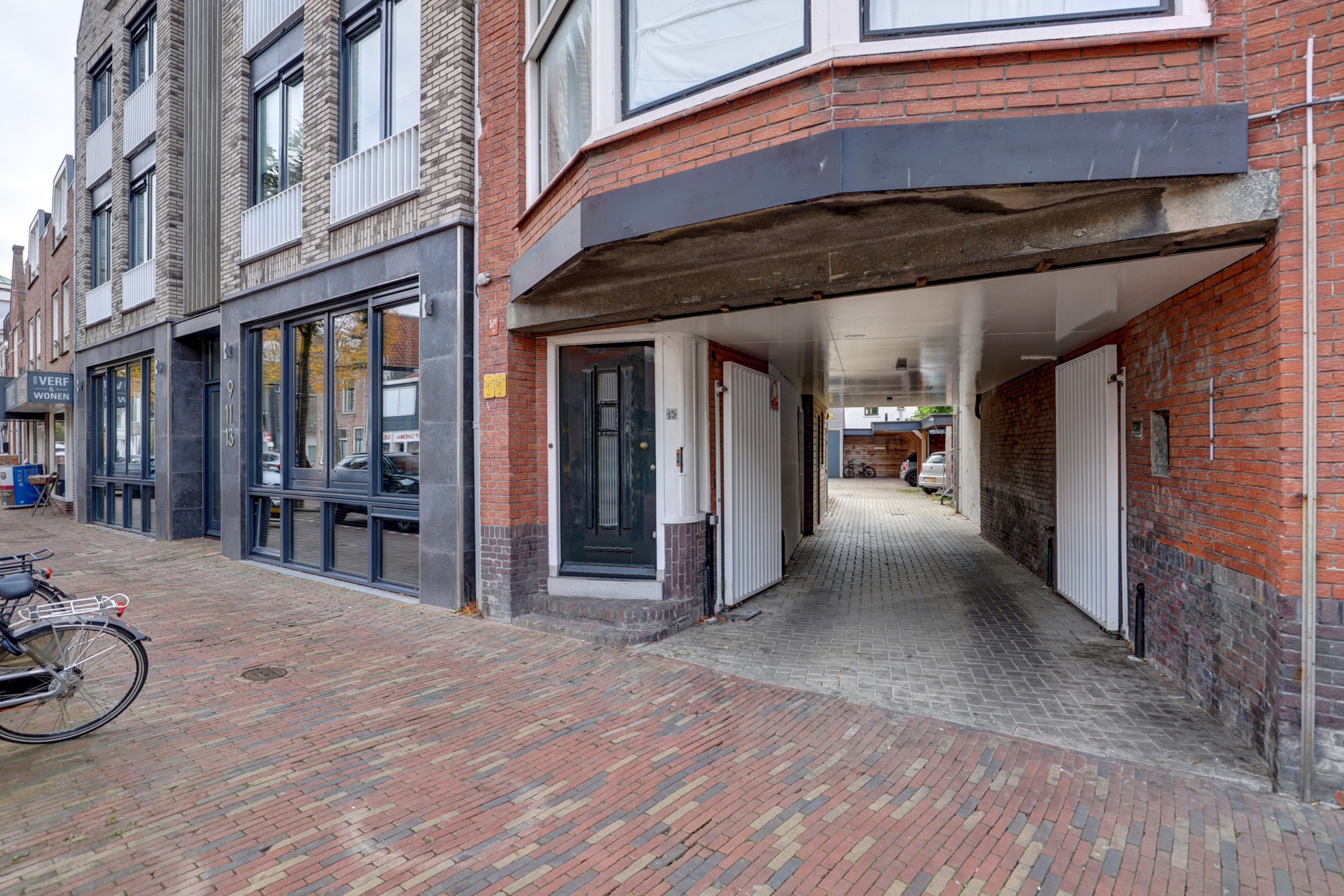 '$houseDetails->street_name'.' '.'$houseDetails->number'