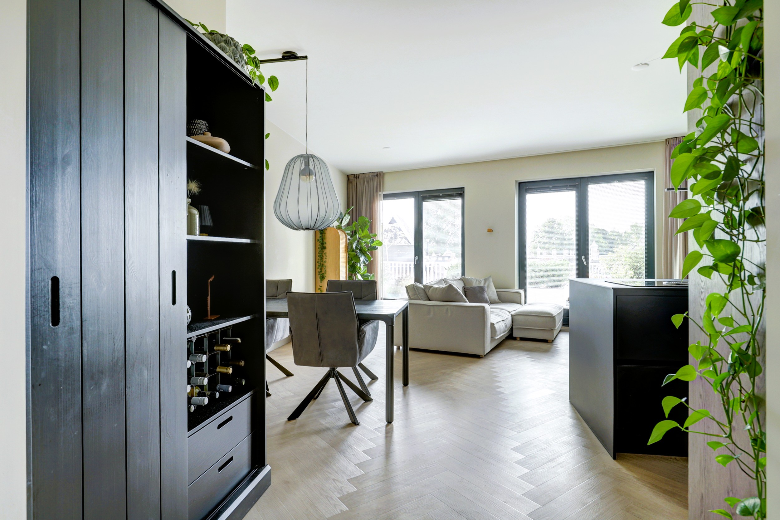 '$houseDetails->street_name'.' '.'$houseDetails->number'