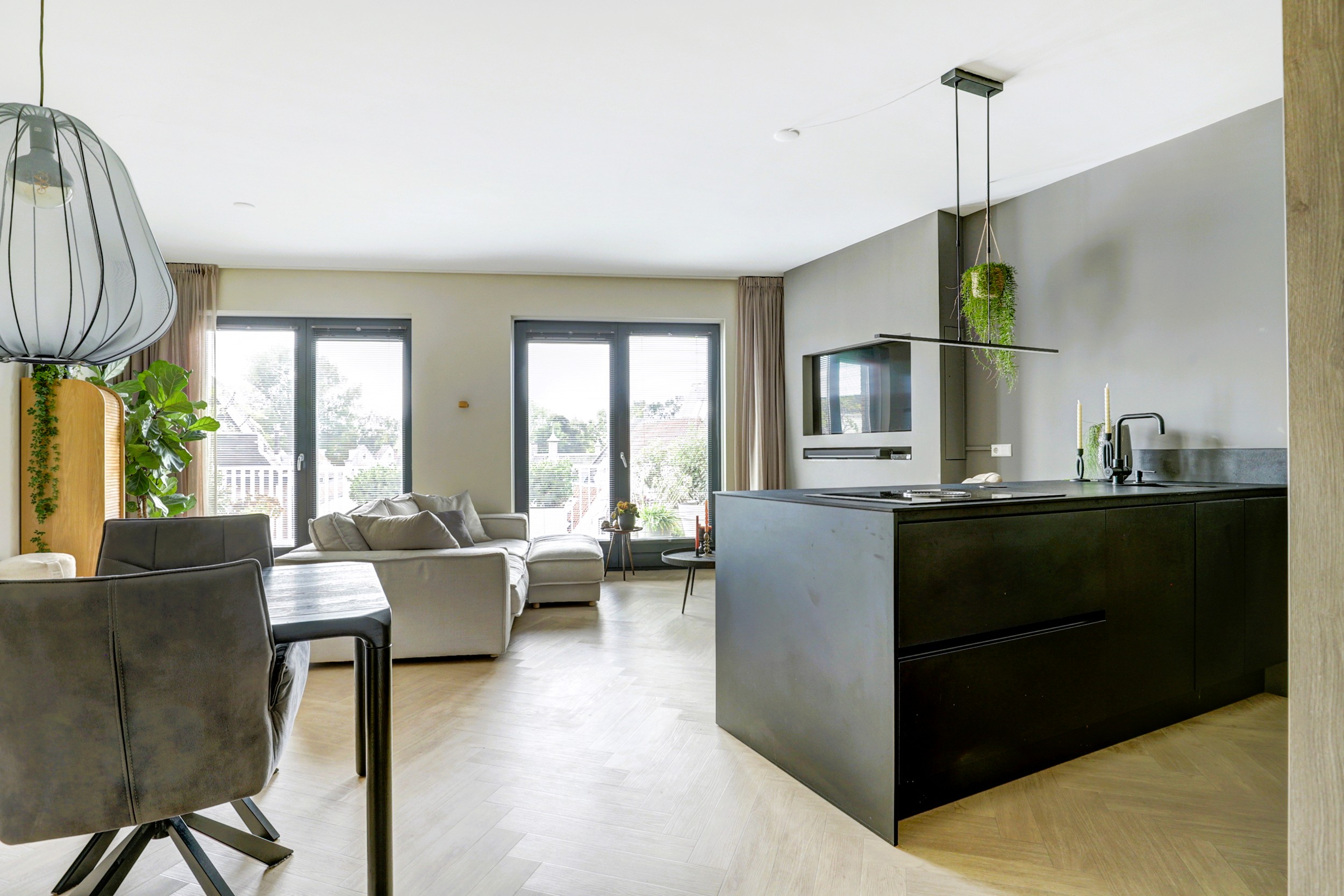 '$houseDetails->street_name'.' '.'$houseDetails->number'