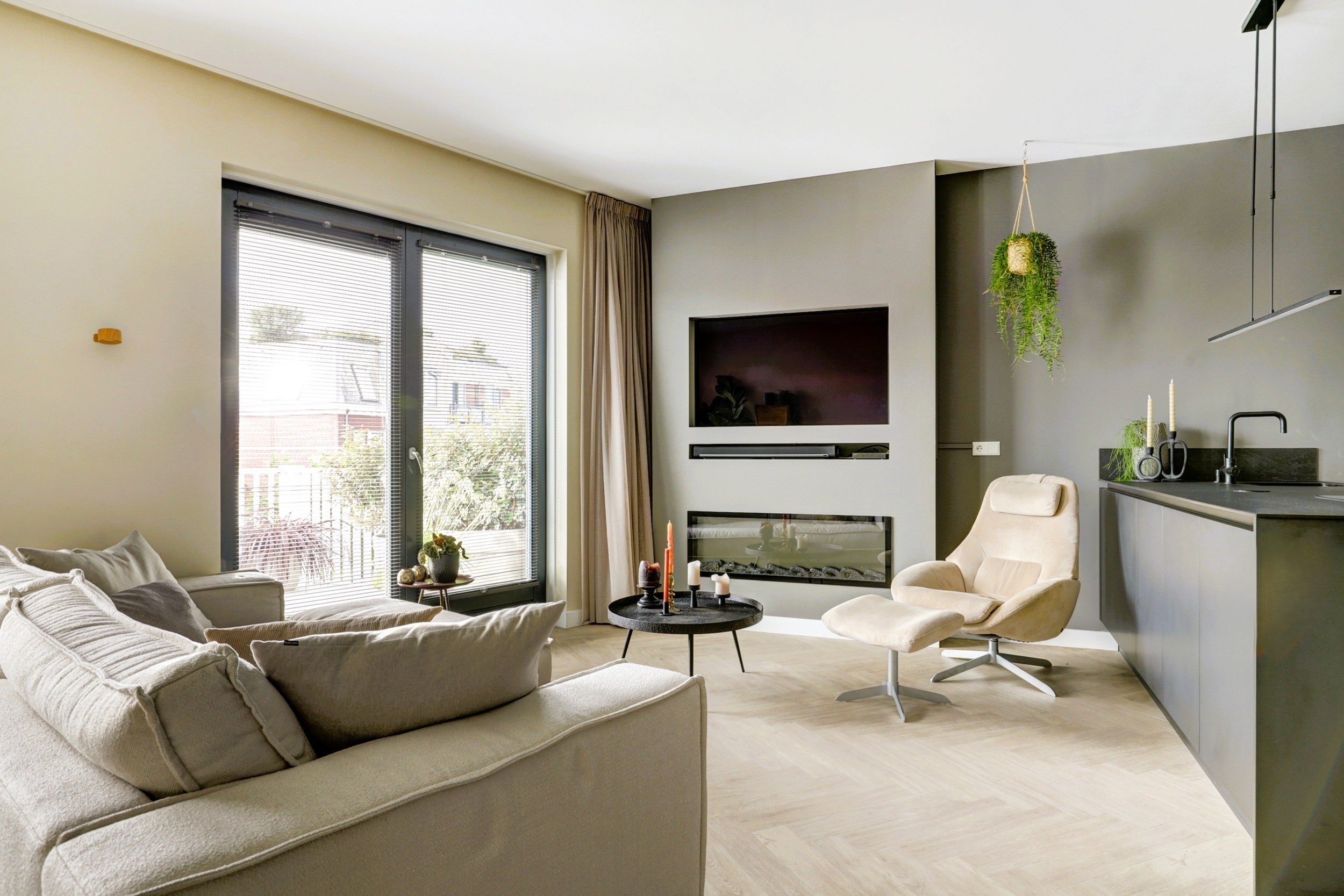 '$houseDetails->street_name'.' '.'$houseDetails->number'